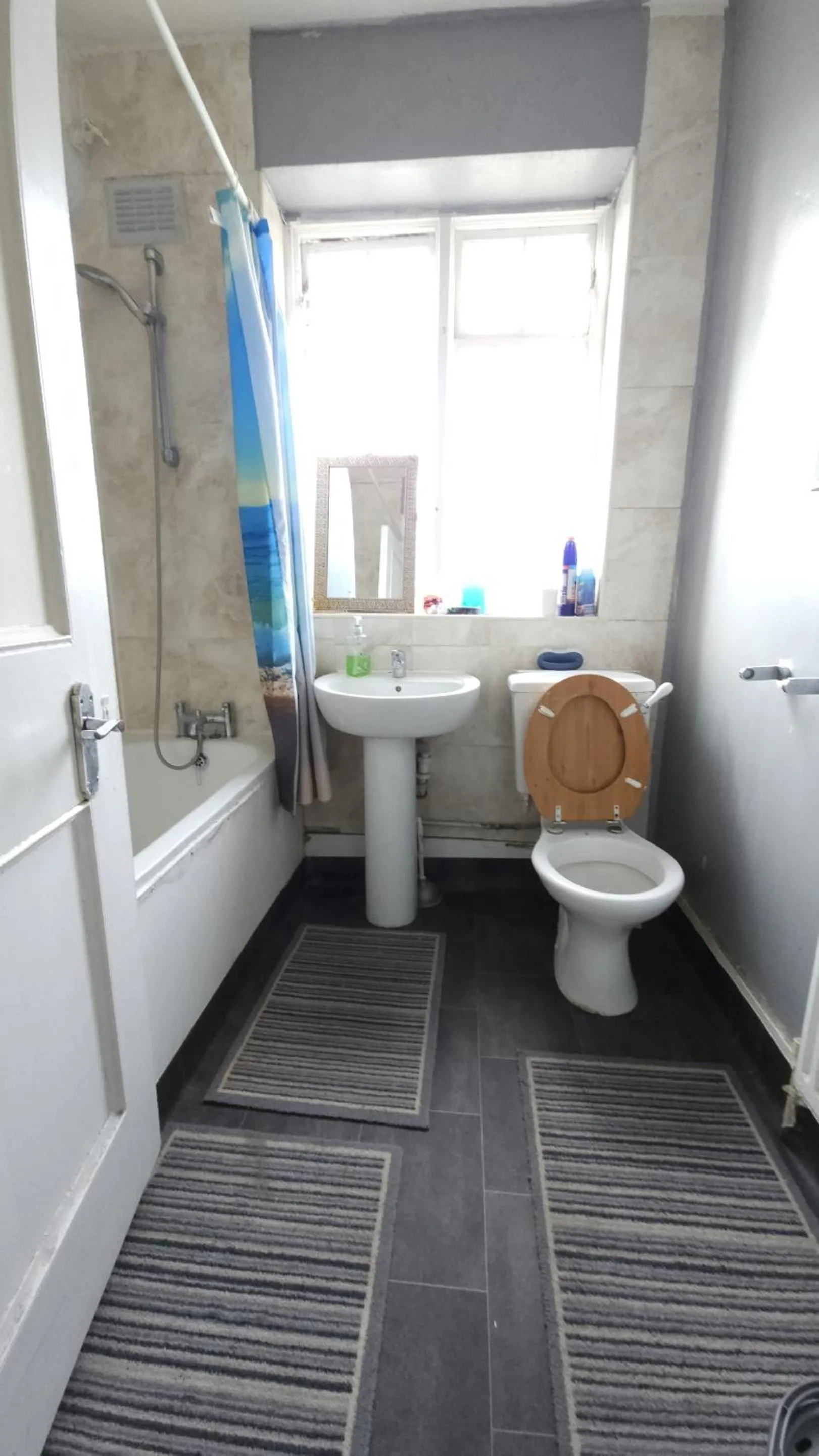 Bathroom in London Edgware Station Apartment