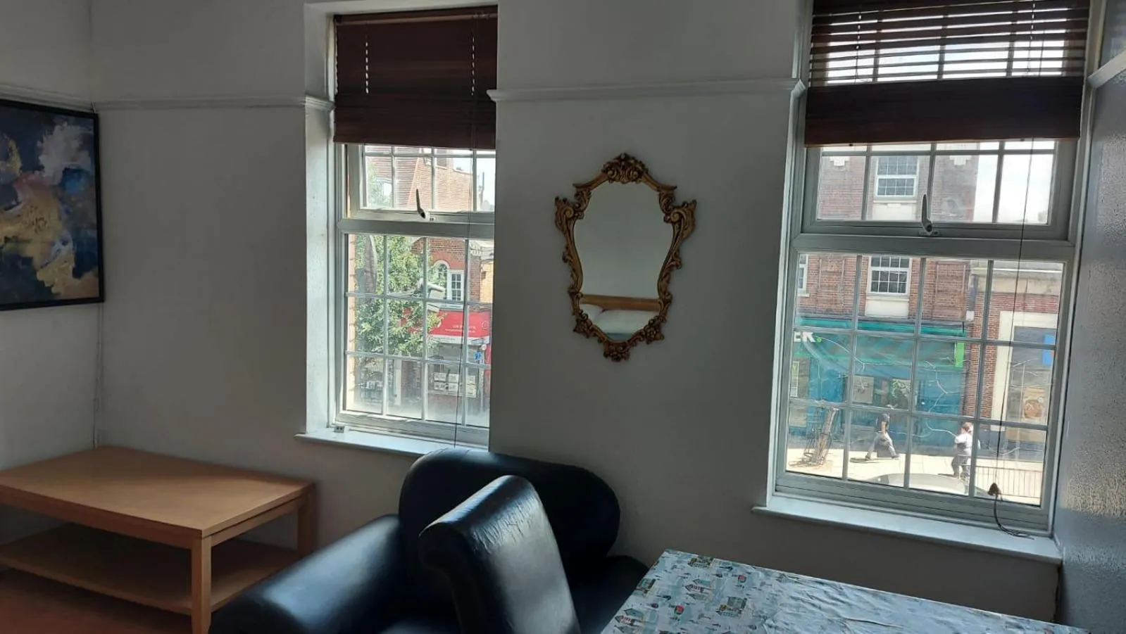 Bedroom in London Edgware Station Apartment