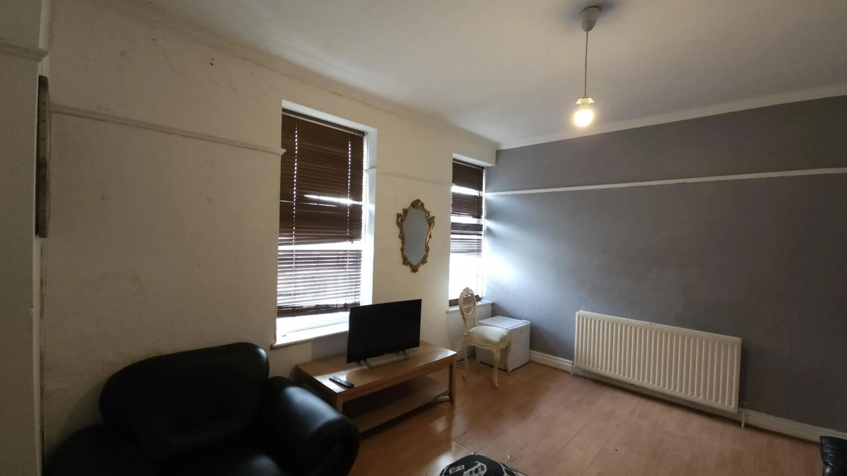 Bedroom in London Edgware Station Apartment