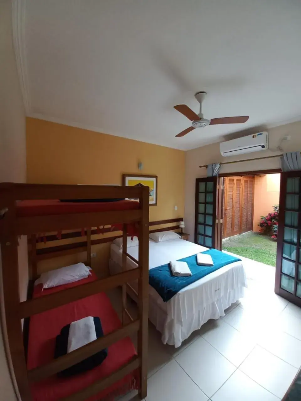 Quadruple Room with Garden View in Pousada Villa Verano Quadruple Room with Garden View in Pousada Villa Verano