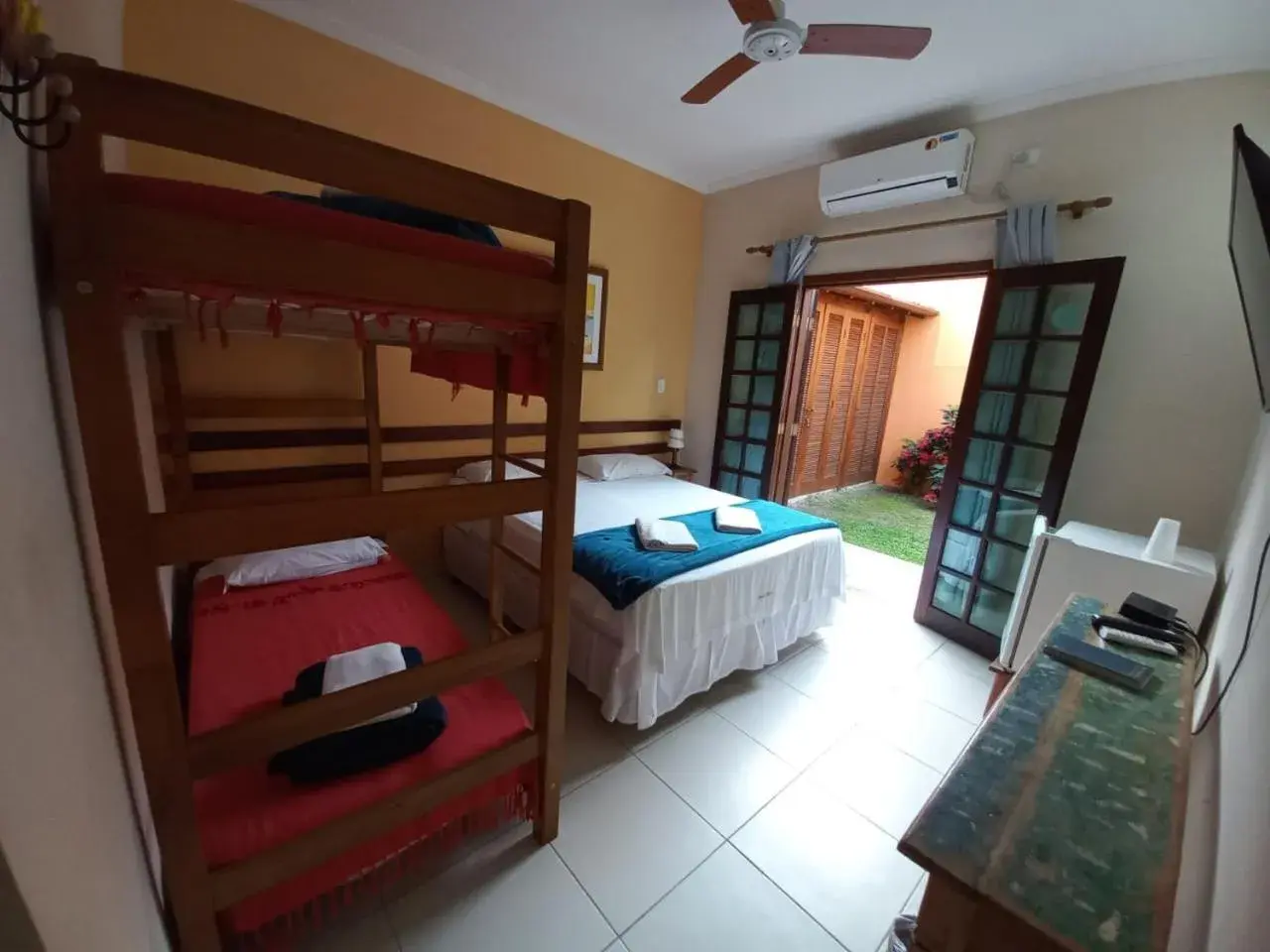 Quadruple Room with Garden View in Pousada Villa Verano Quadruple Room with Garden View in Pousada Villa Verano