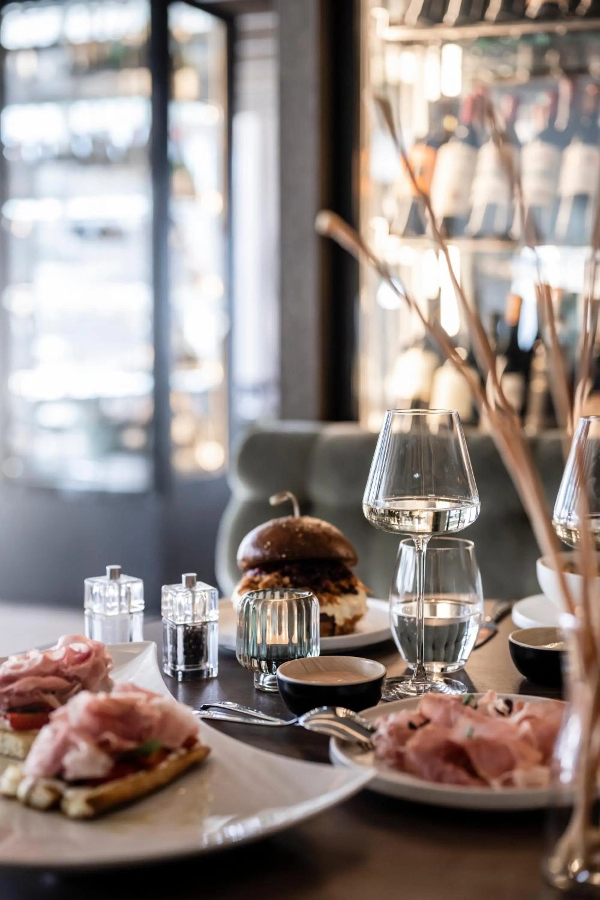 Restaurant/places to eat in Badia Hill