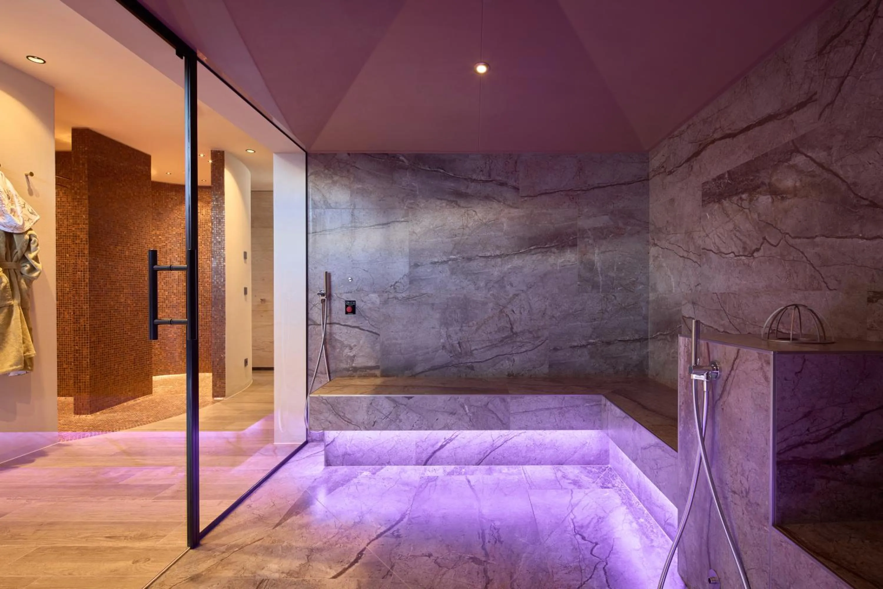 Steam room, Bed in Badia Hill