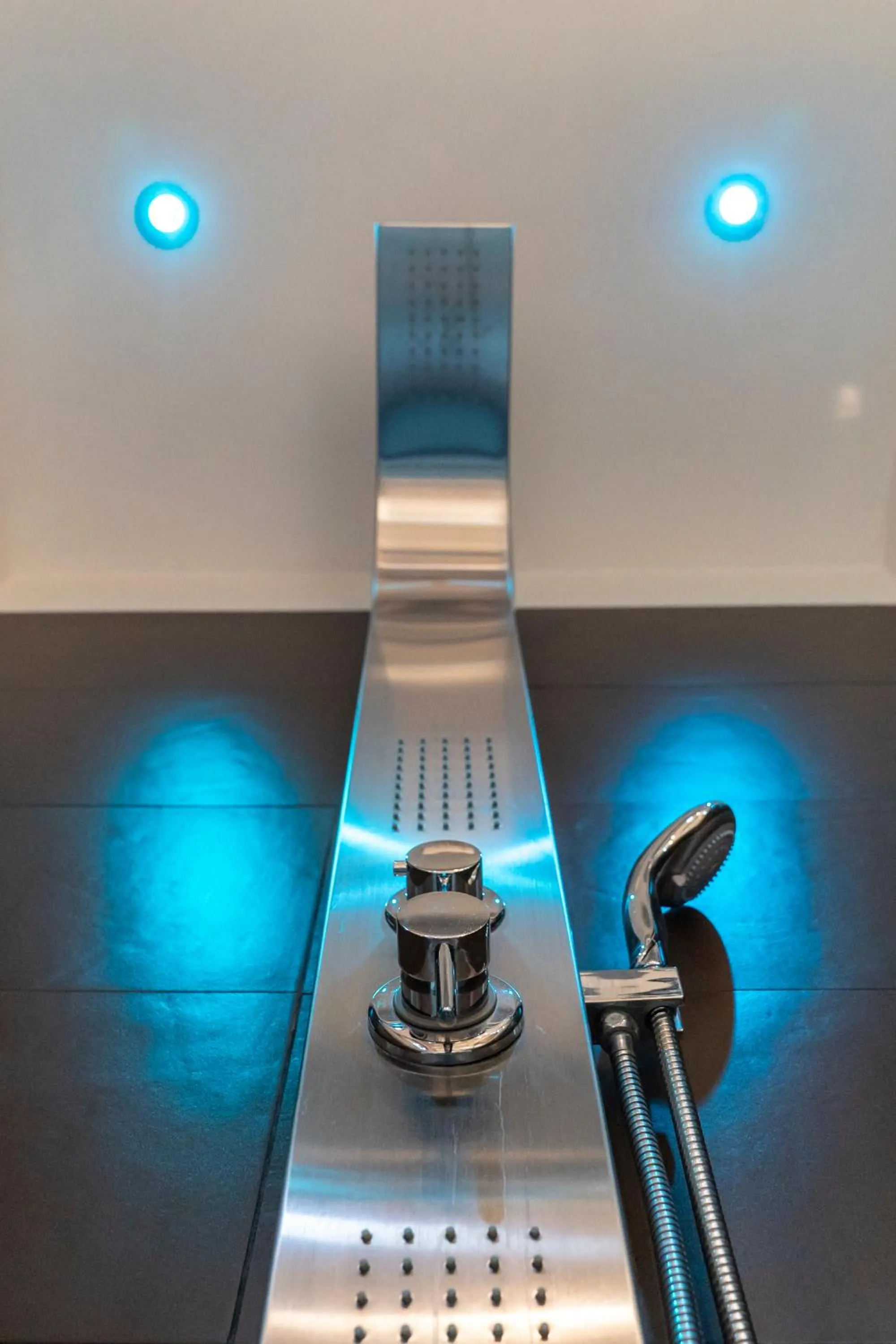 Shower in Hotel Continental