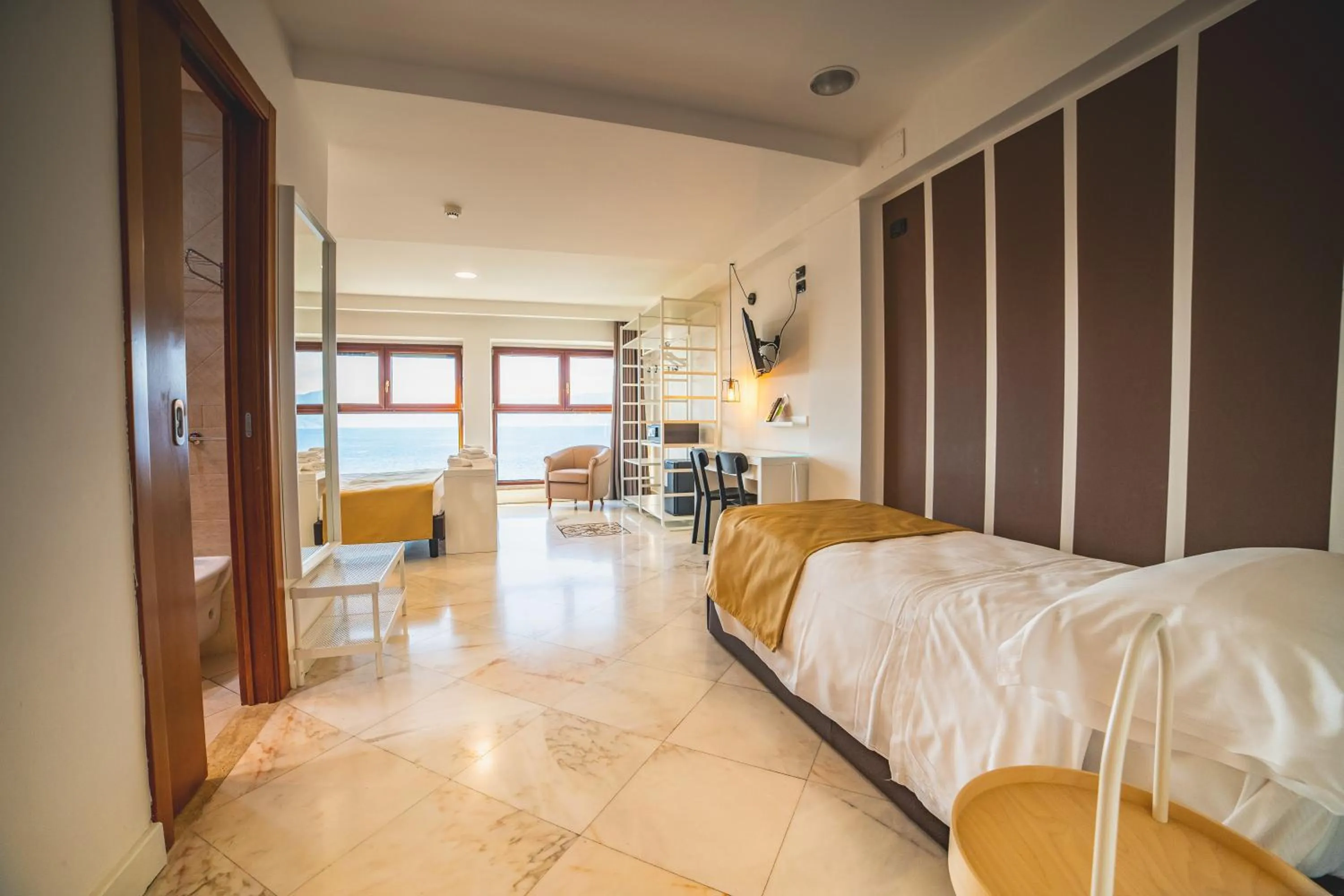 Bedroom, Bed in Hotel Continental