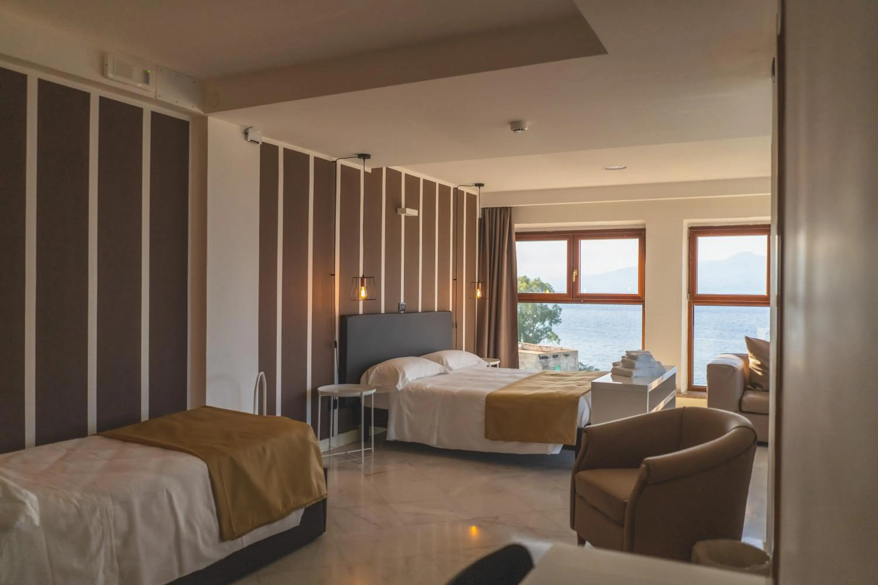 Bedroom, Bed in Hotel Continental