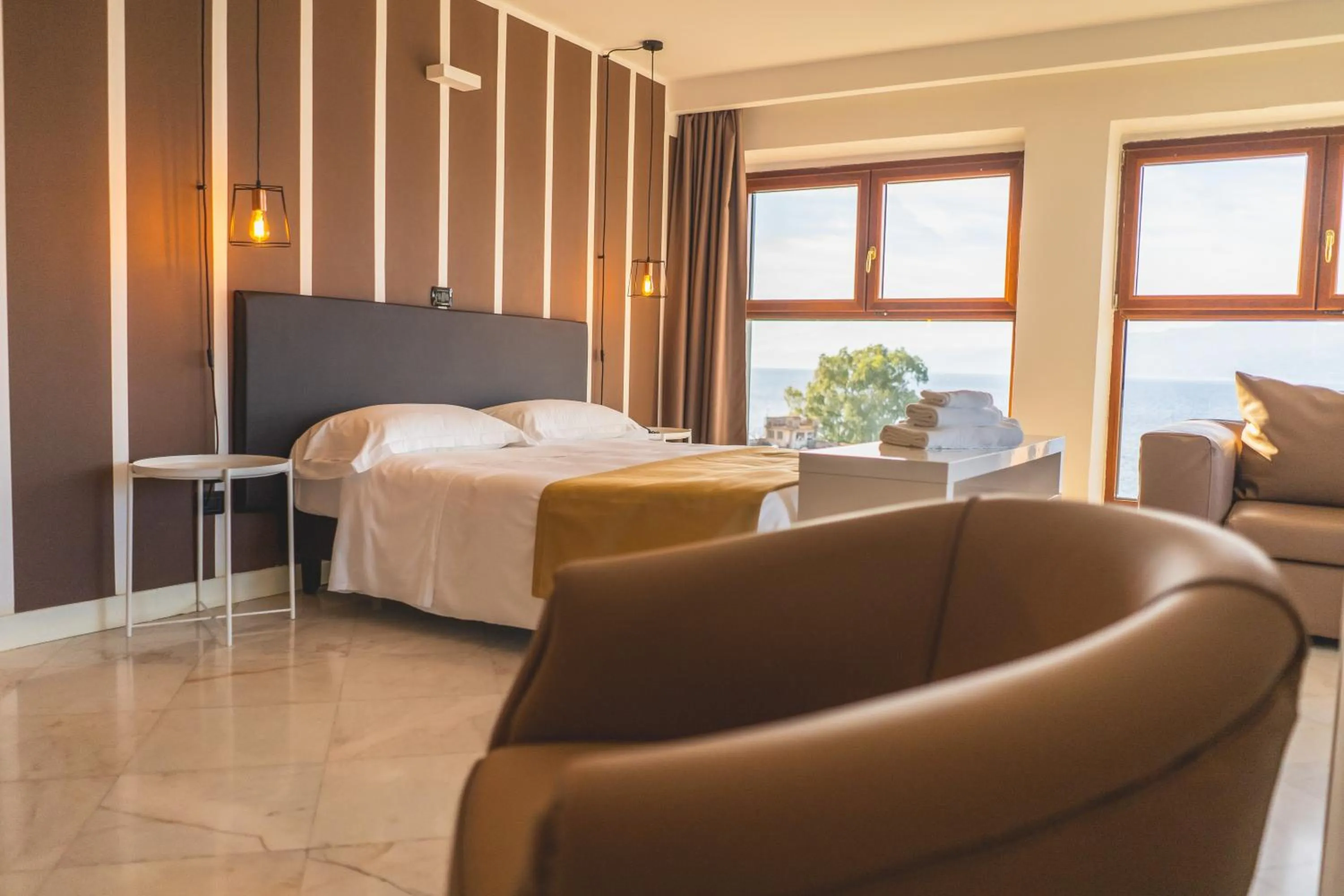 Bedroom, Bed in Hotel Continental