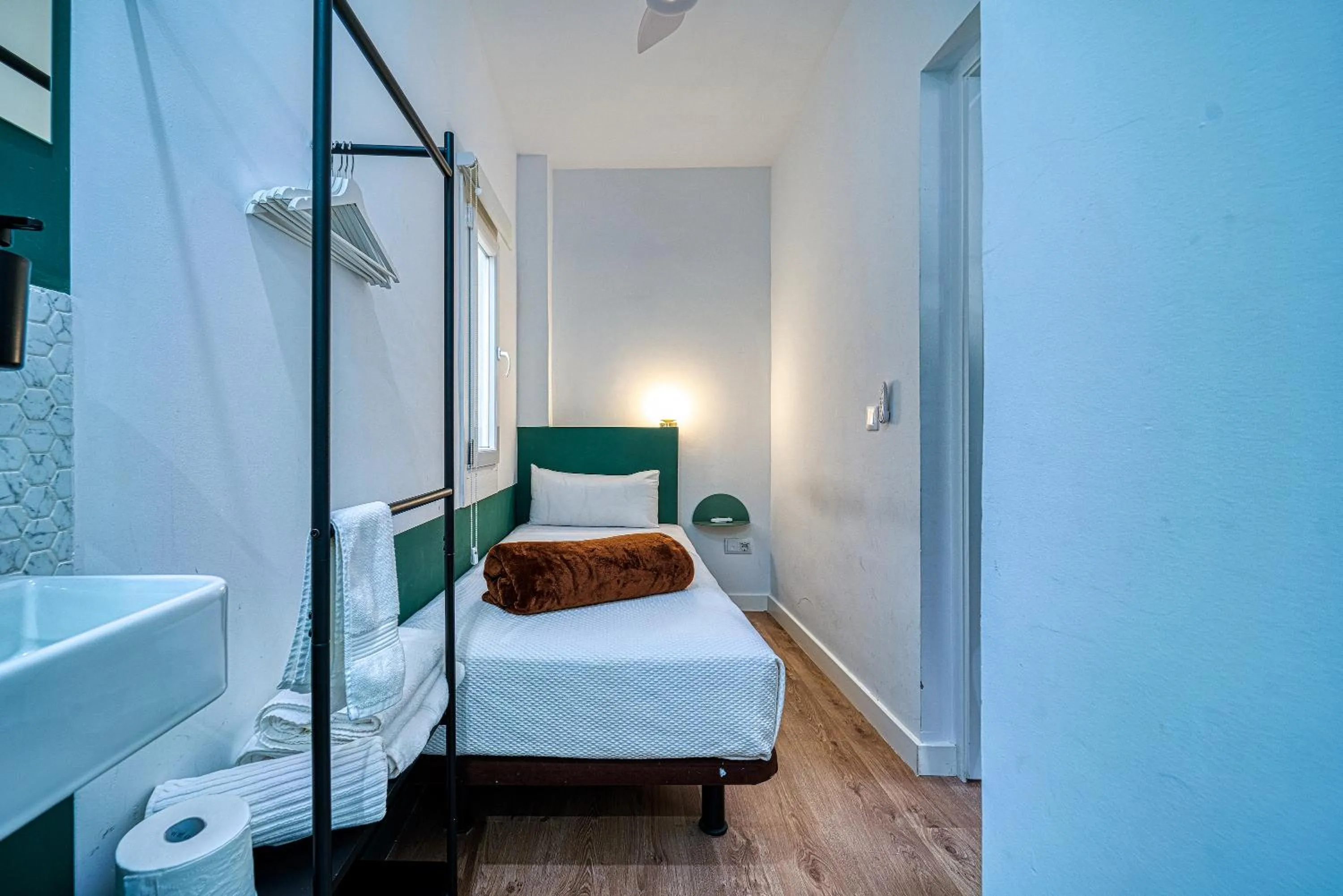 Bed in Negresco Plaza España