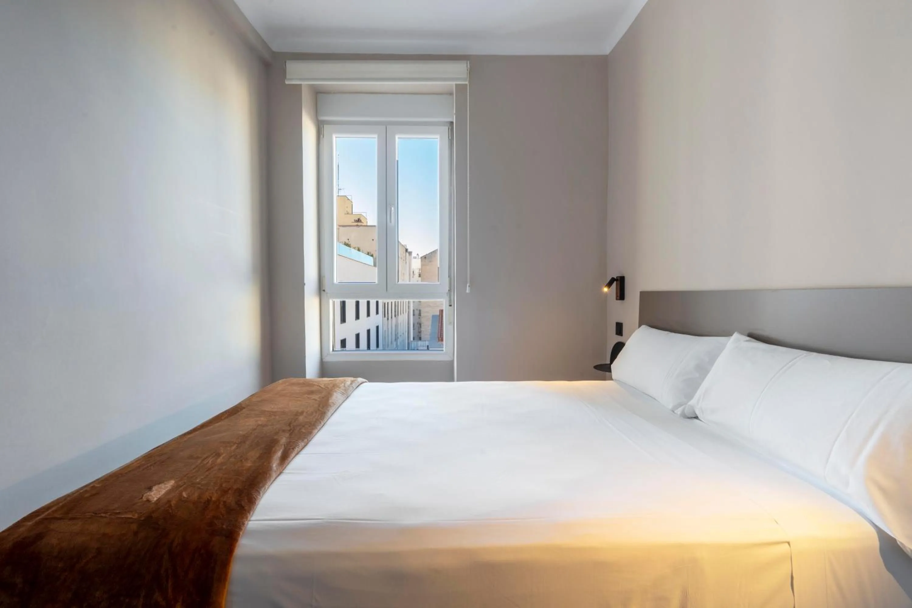 Bedroom, Bed in Negresco Plaza España