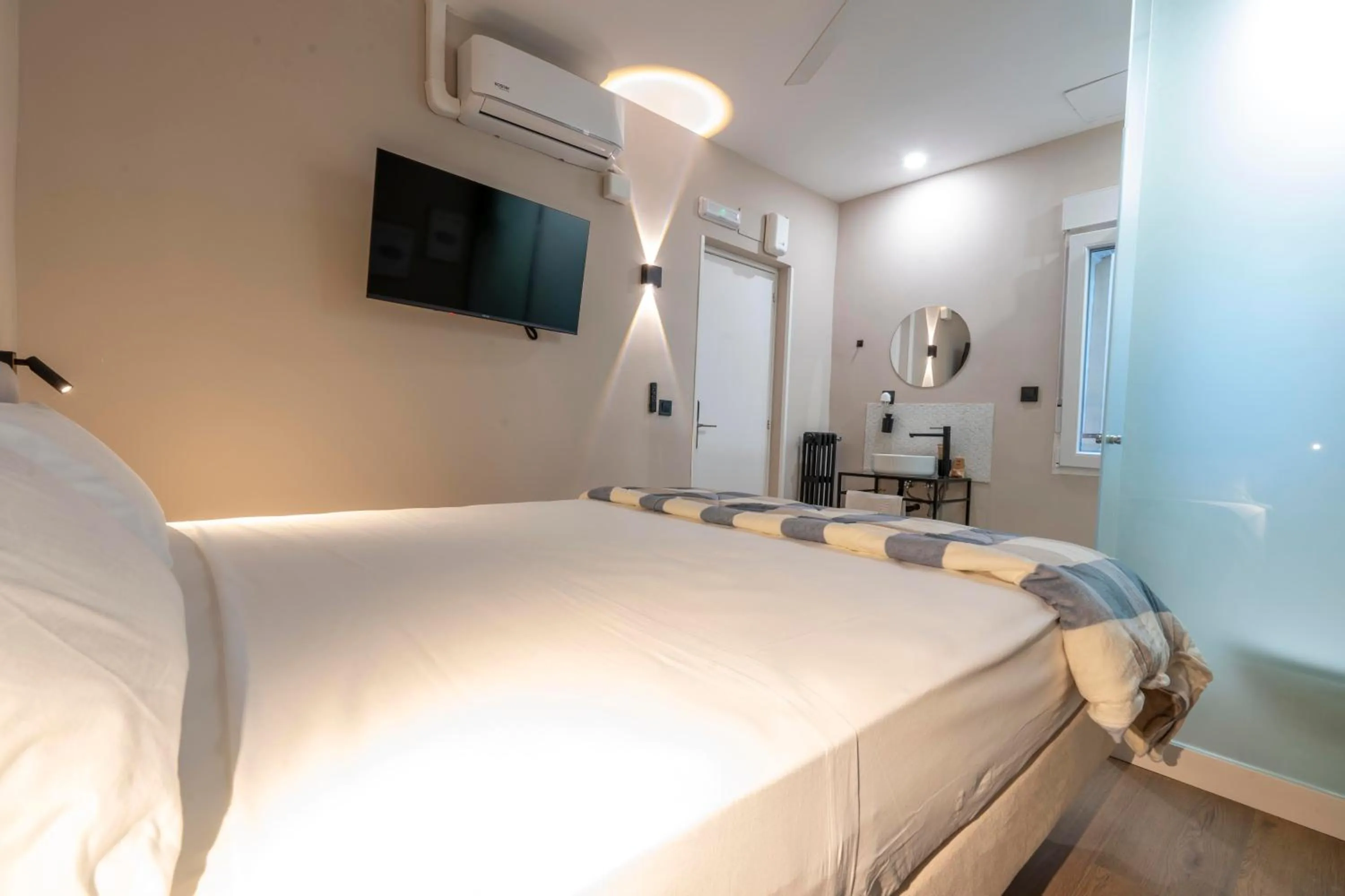 Bedroom, Bed in Negresco Plaza España