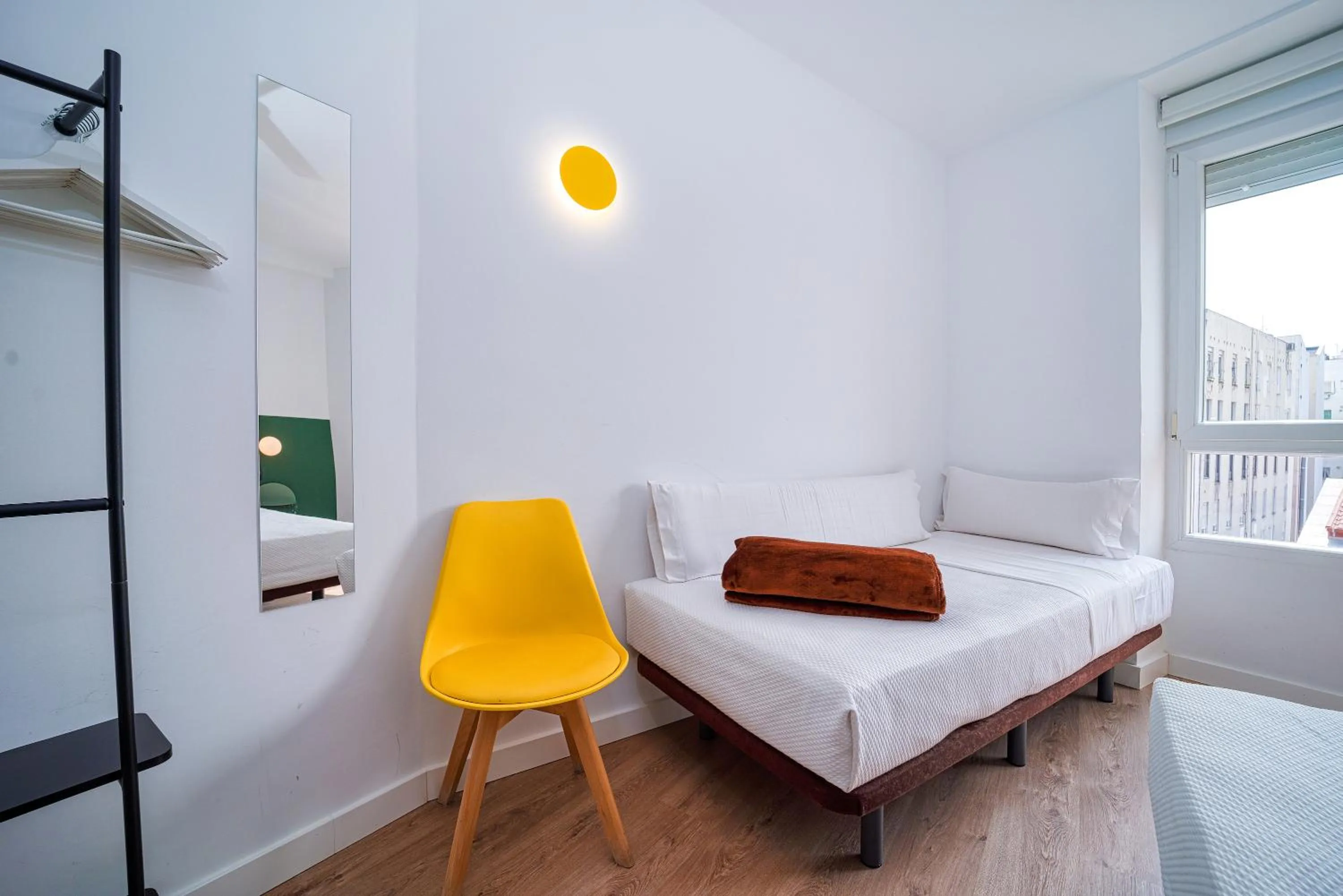 Bed in Negresco Plaza España