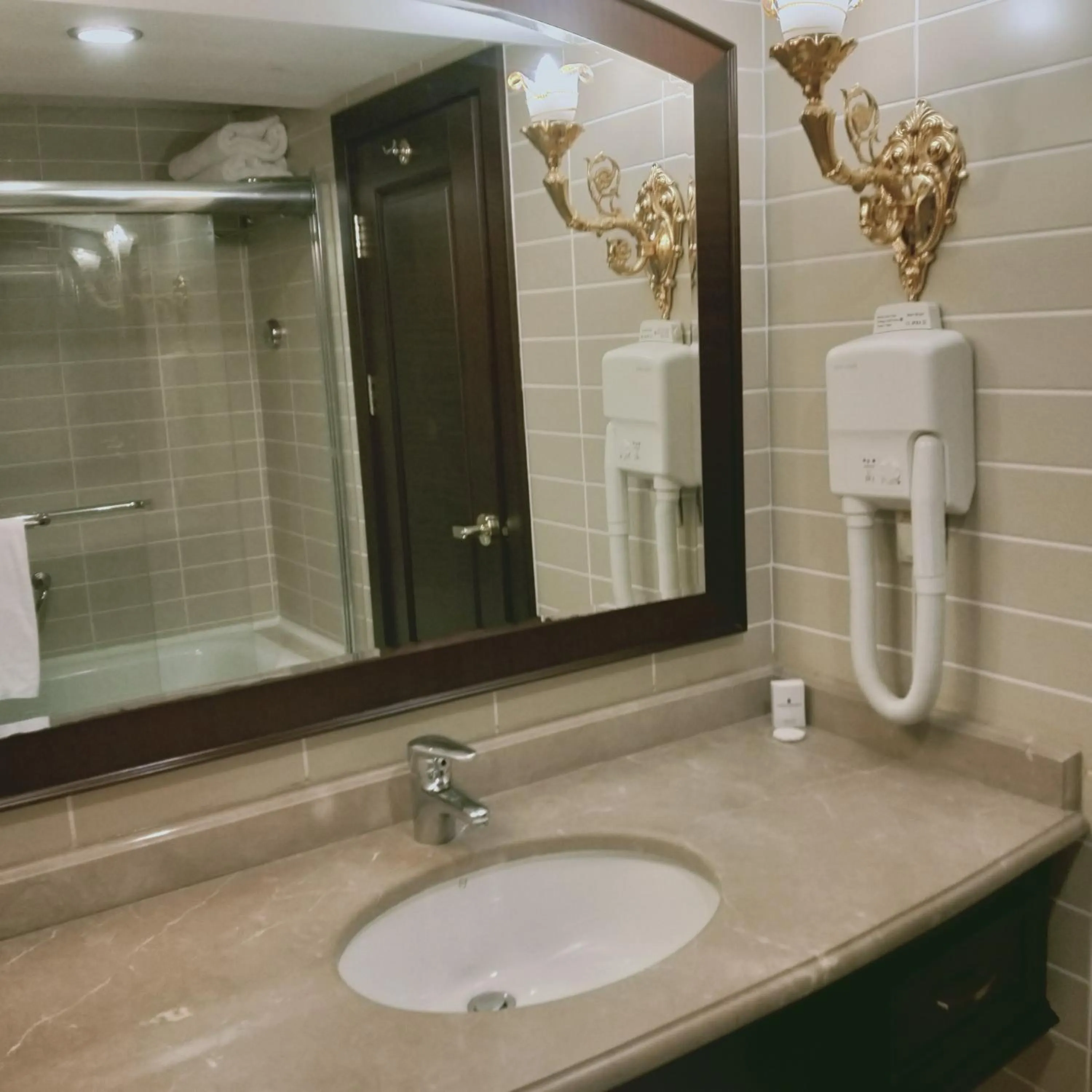 Shower in Latanya Palm & SPA Airport Antalya