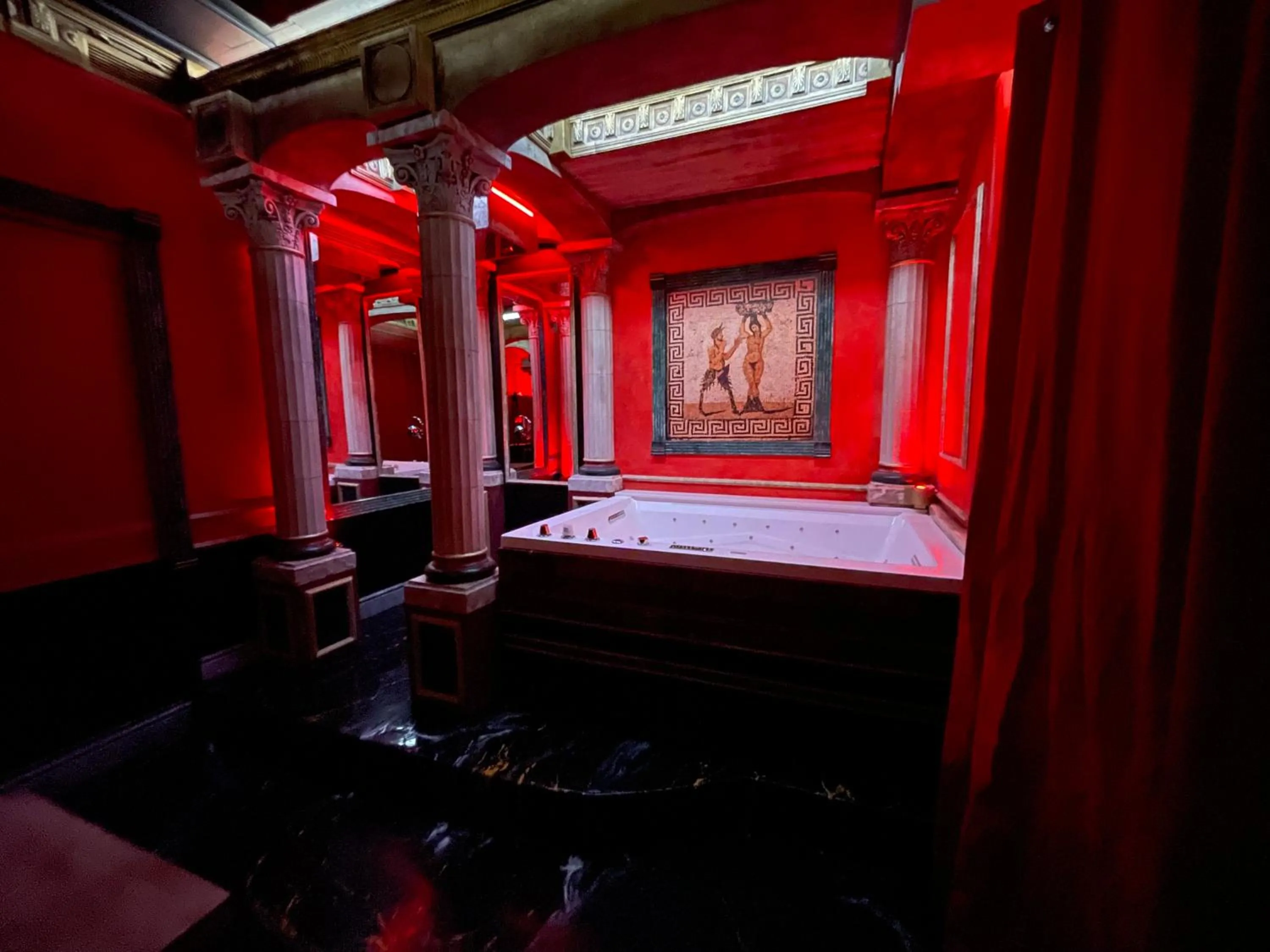 Hot Tub in MagicSuite Guest House Roma Vaticano