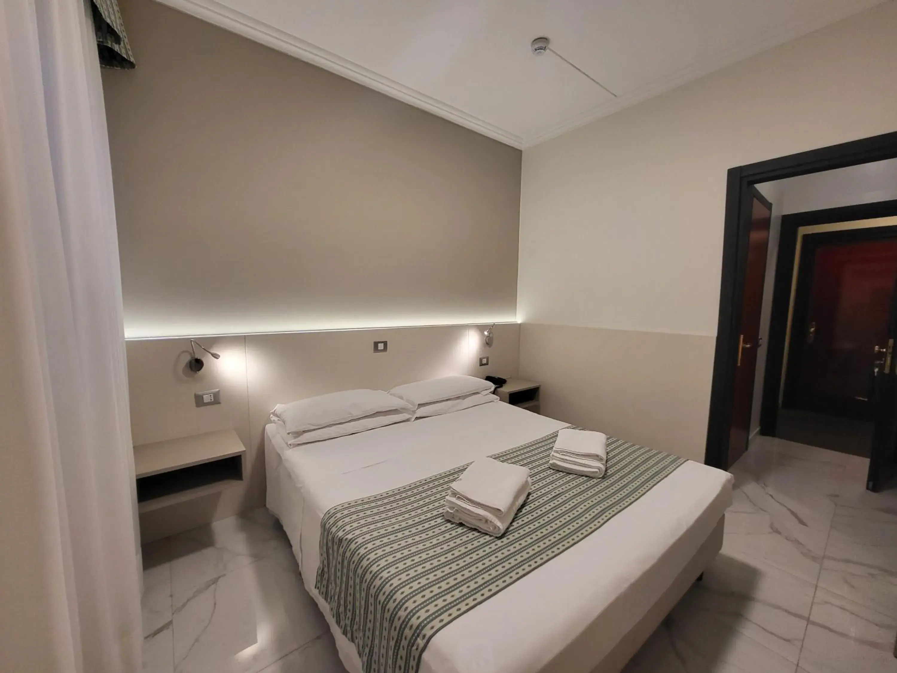 Bed in Hotel Dei Fiori Bed in Hotel Dei Fiori