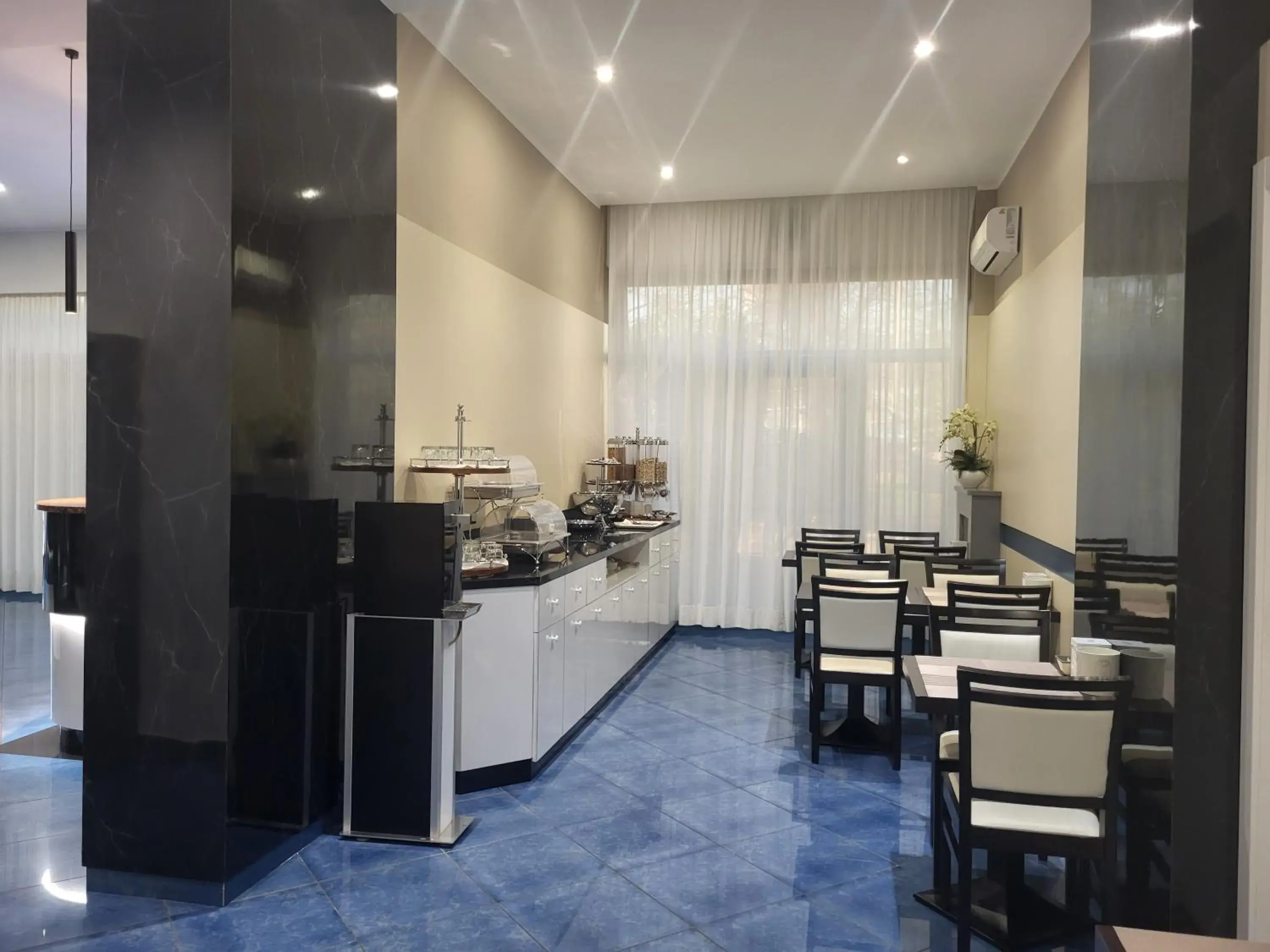 Restaurant/places to eat in Hotel Dei Fiori Restaurant/places to eat in Hotel Dei Fiori