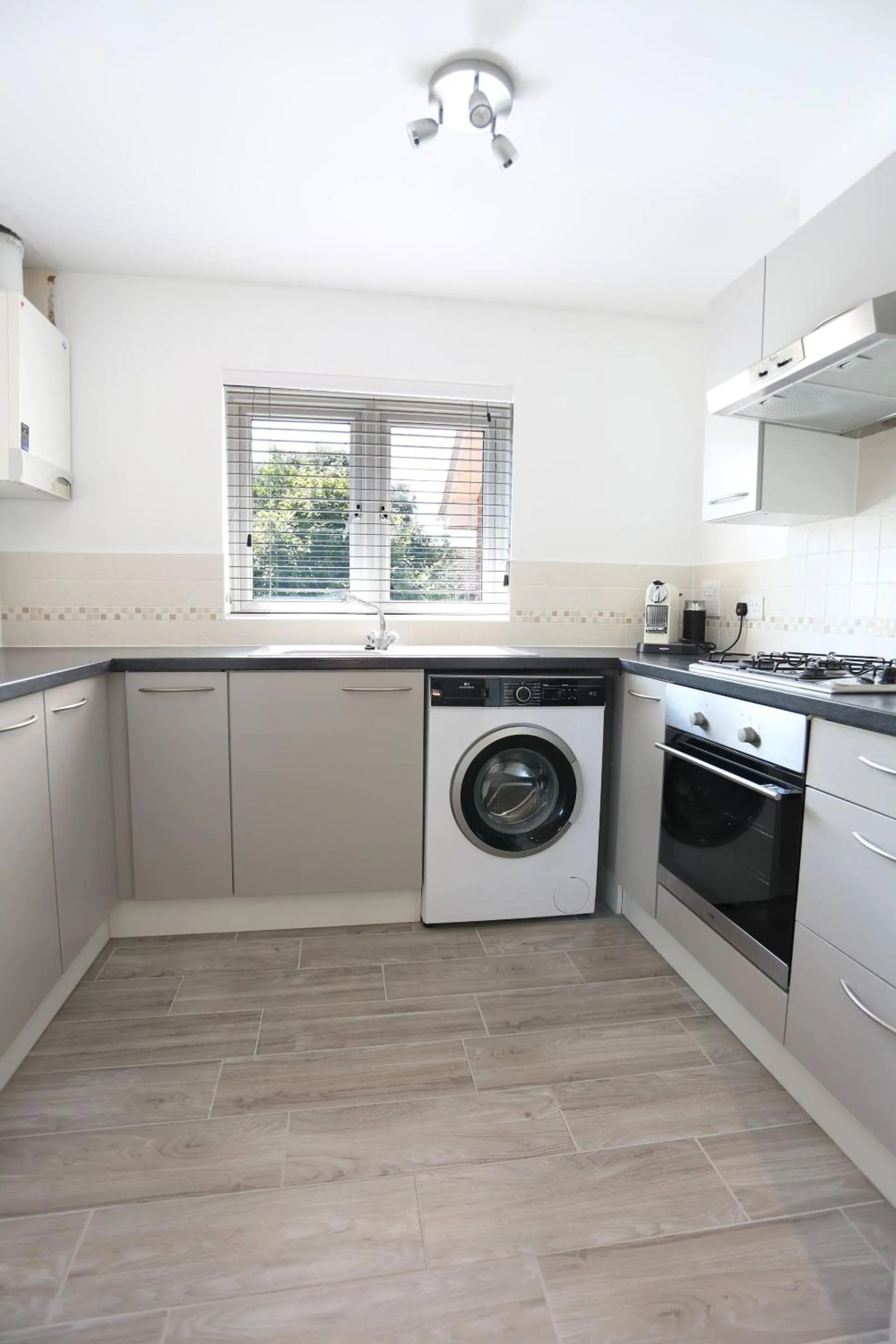 Kitchen or kitchenette in Shorebreak - Bracklesham Bay Apartment