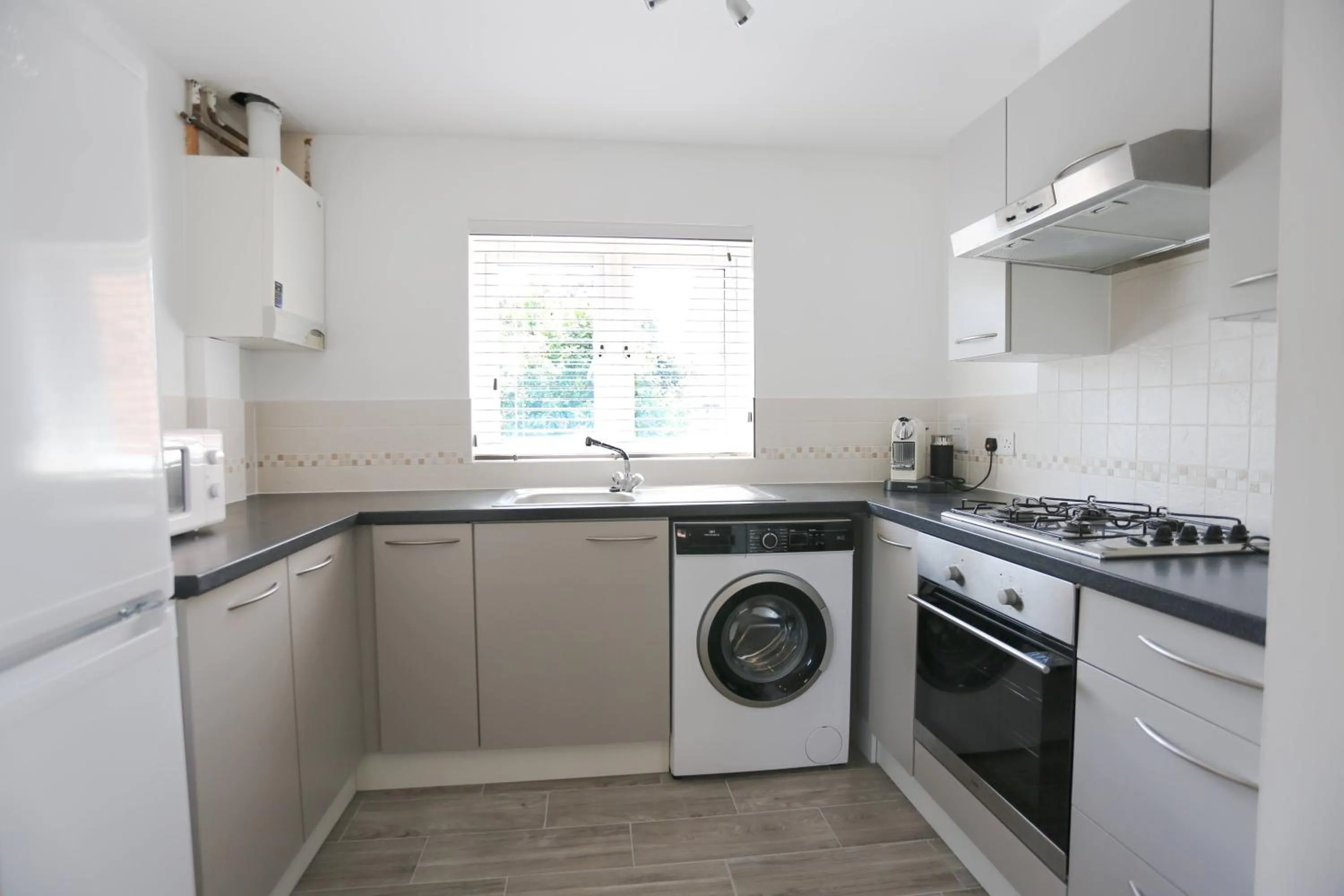 Kitchen or kitchenette in Shorebreak - Bracklesham Bay Apartment