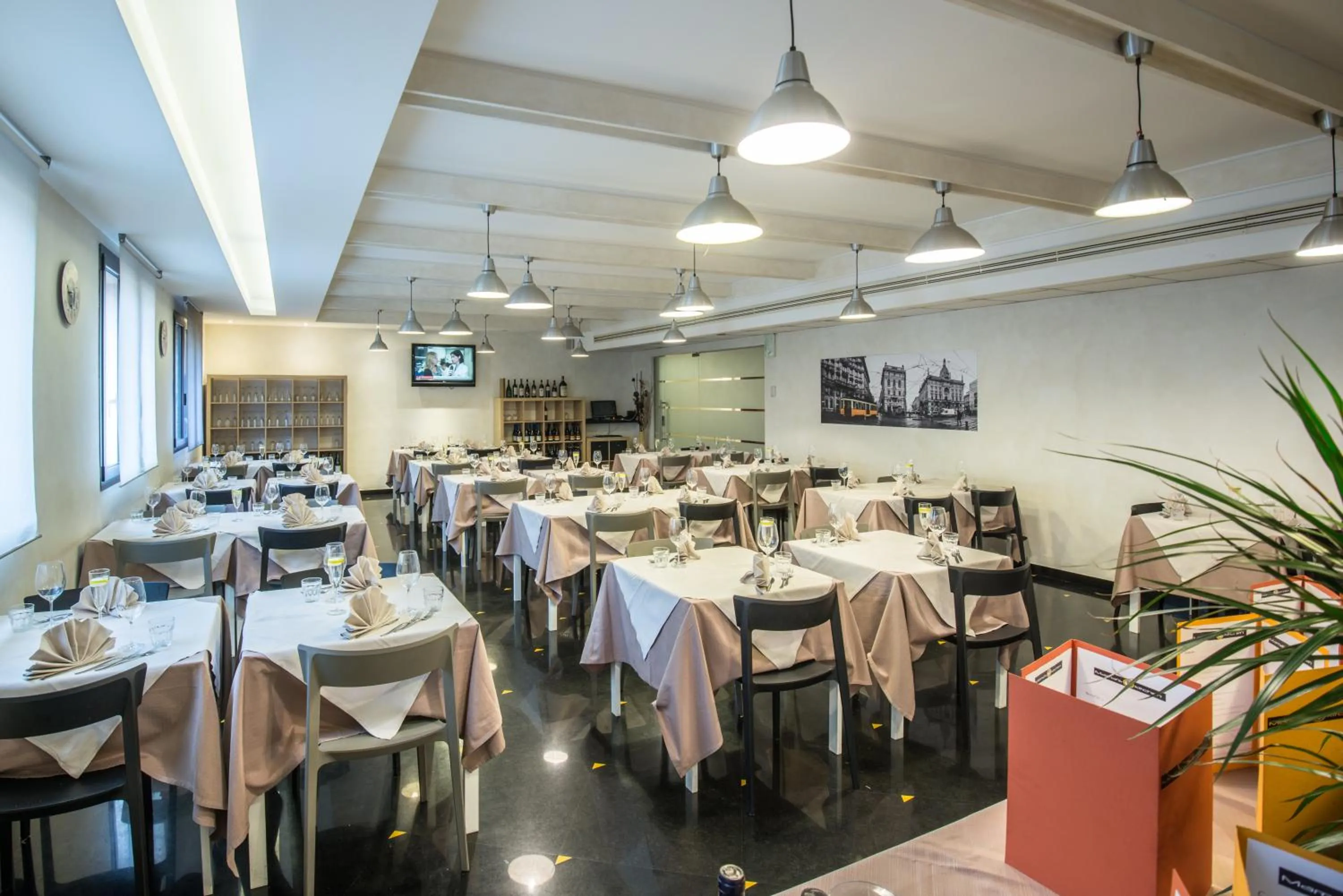 Restaurant/places to eat in As Hotel Cambiago