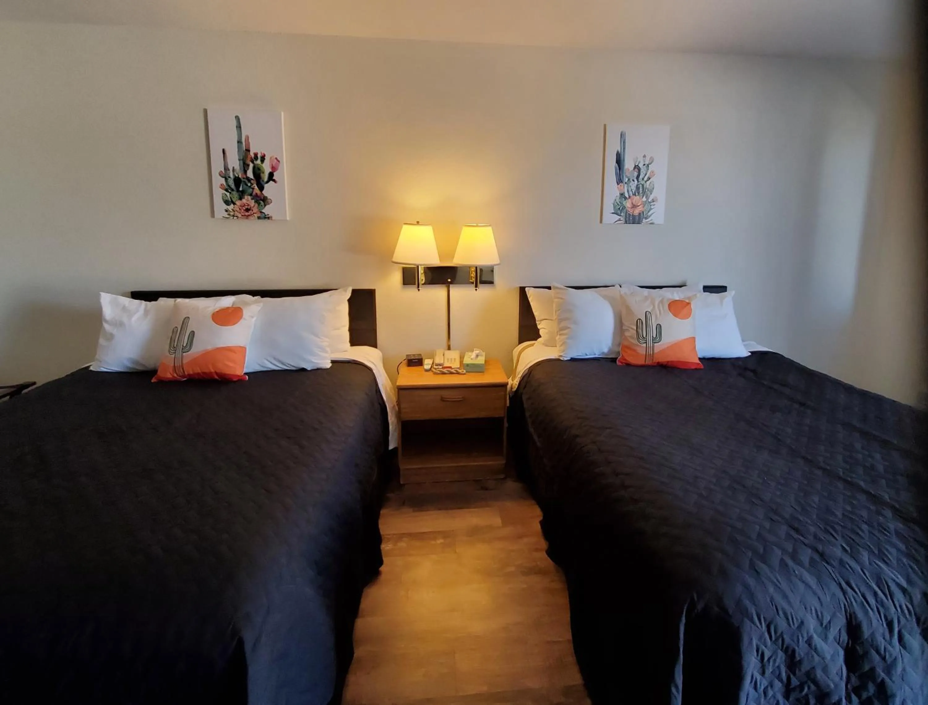 Bedroom, Bed in Cactus Inn and Suites