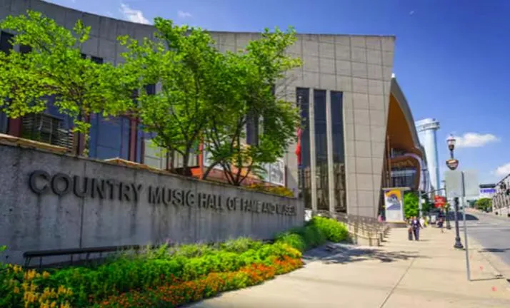 1st Floor Condo No Steps - 2 miles to Downtown