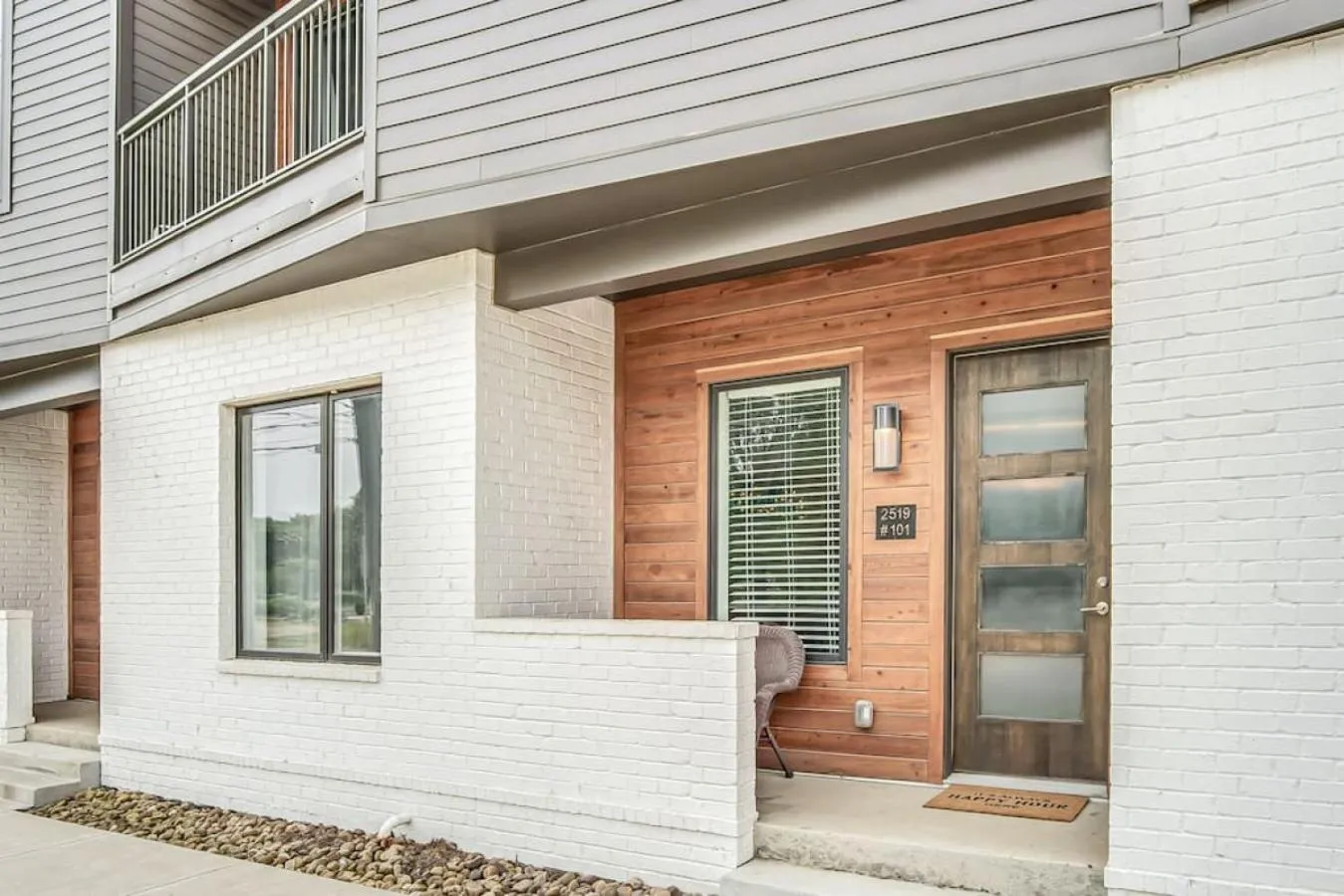 Patio in 1st Floor Condo No Steps - 2 miles to Downtown