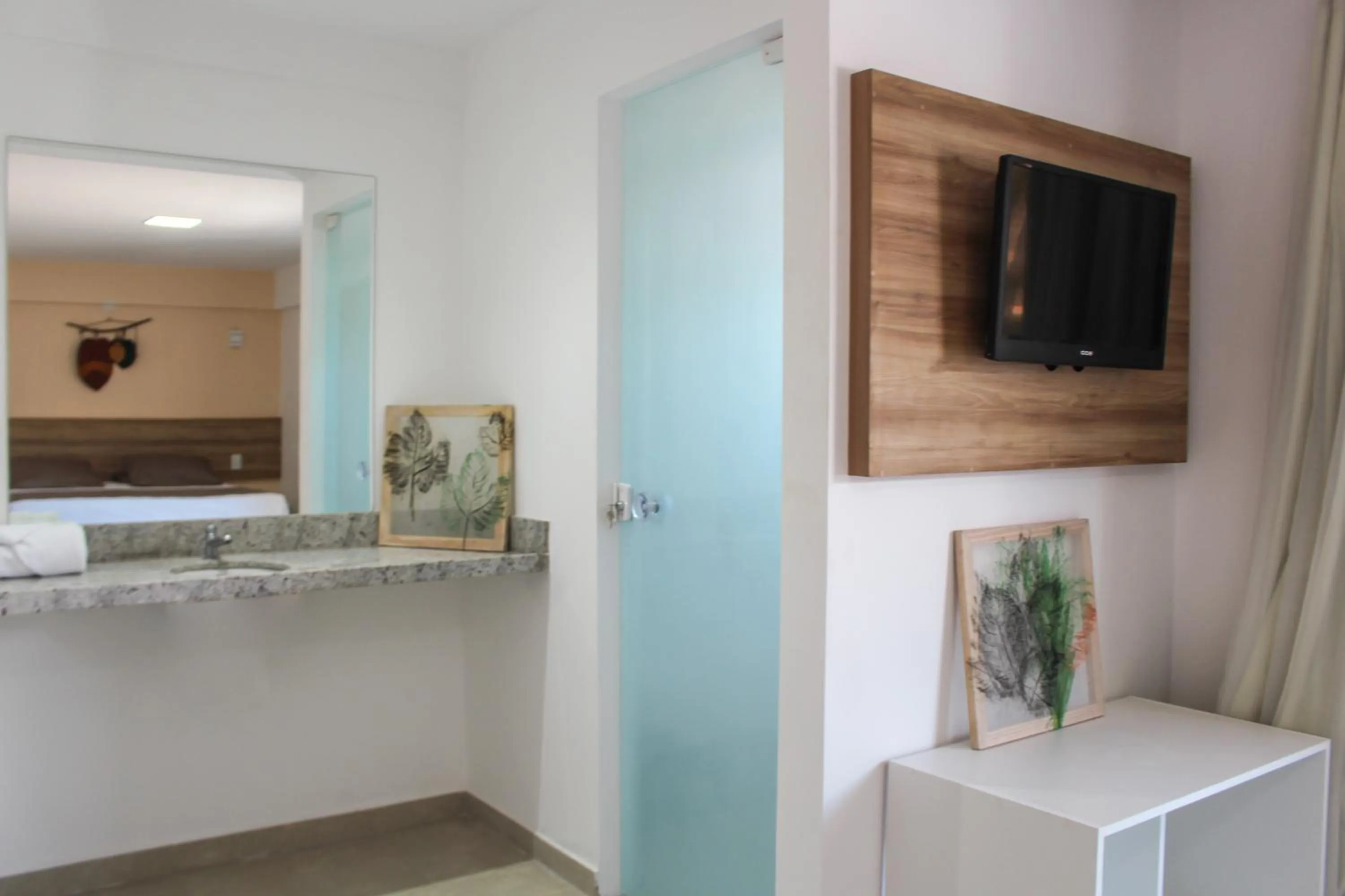 TV and multimedia in Pousada Jardins Tropical