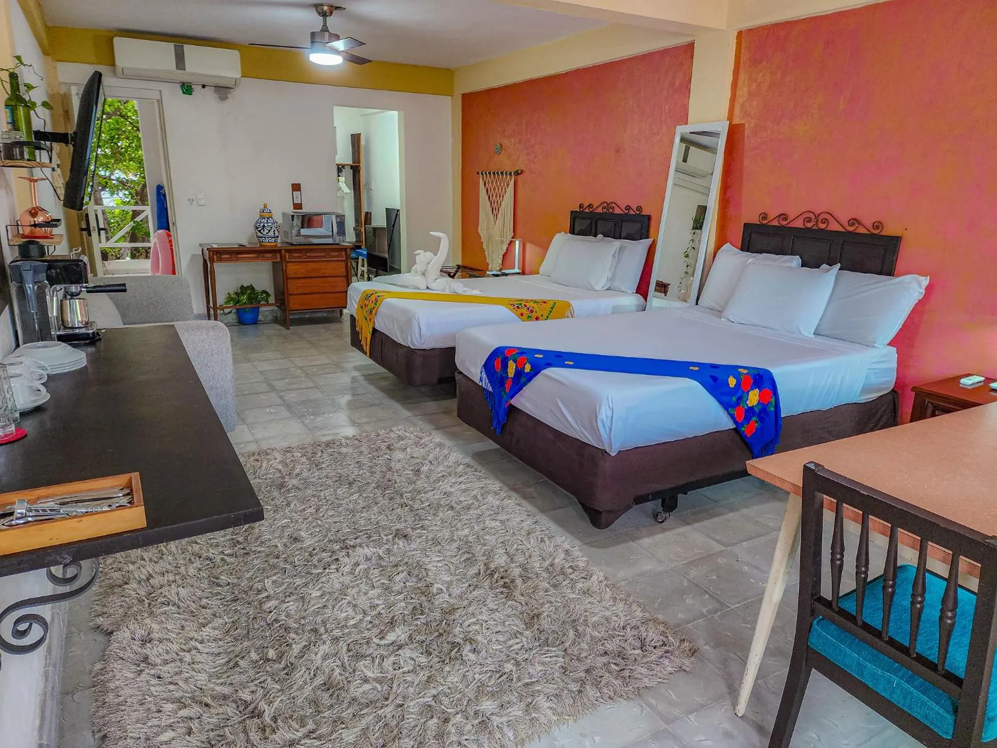 Photo of the whole room, Bed in Antillas