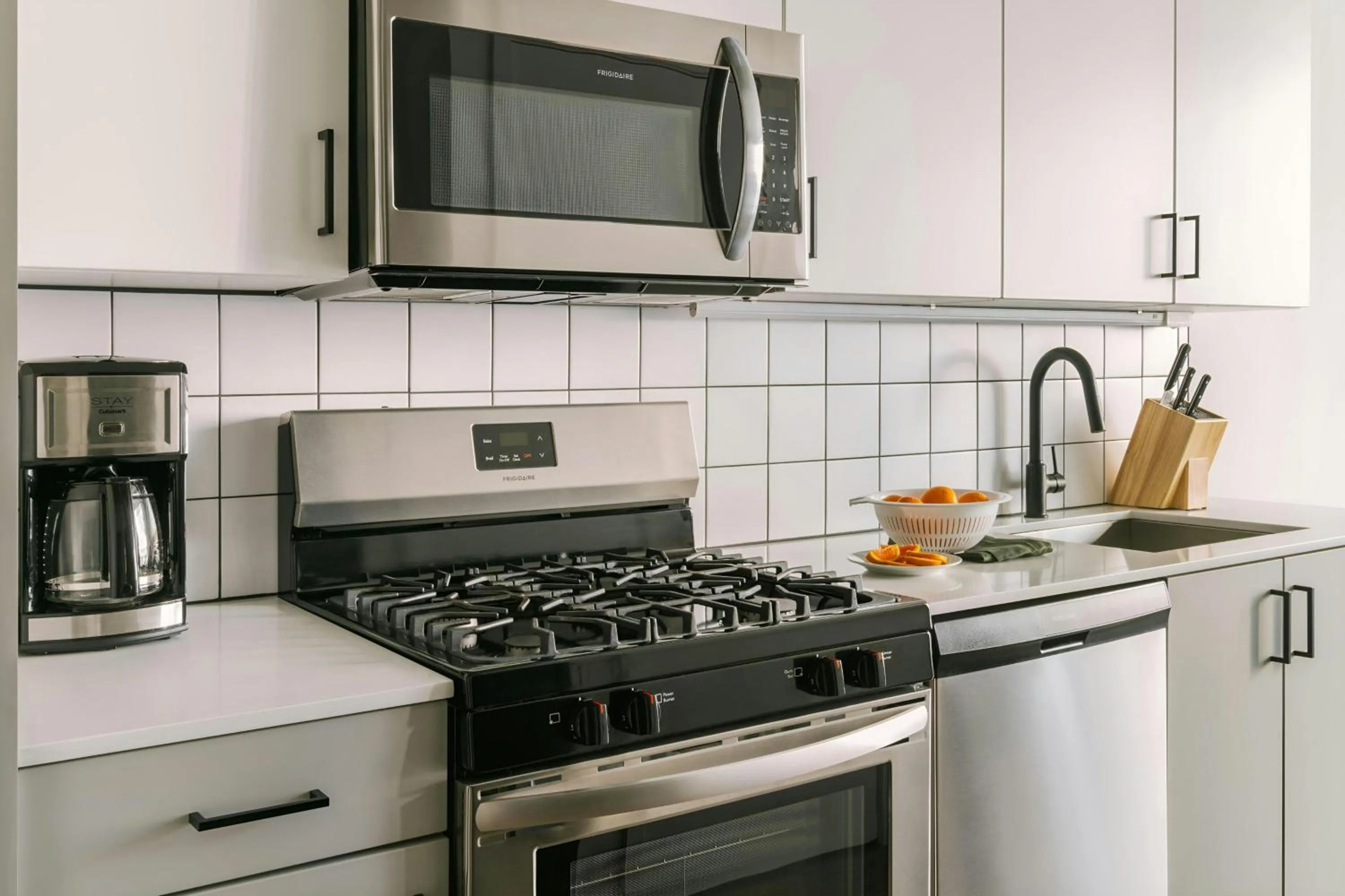 Kitchen or kitchenette in Sonder by Marriott Bonvoy The Opal Apartments River North