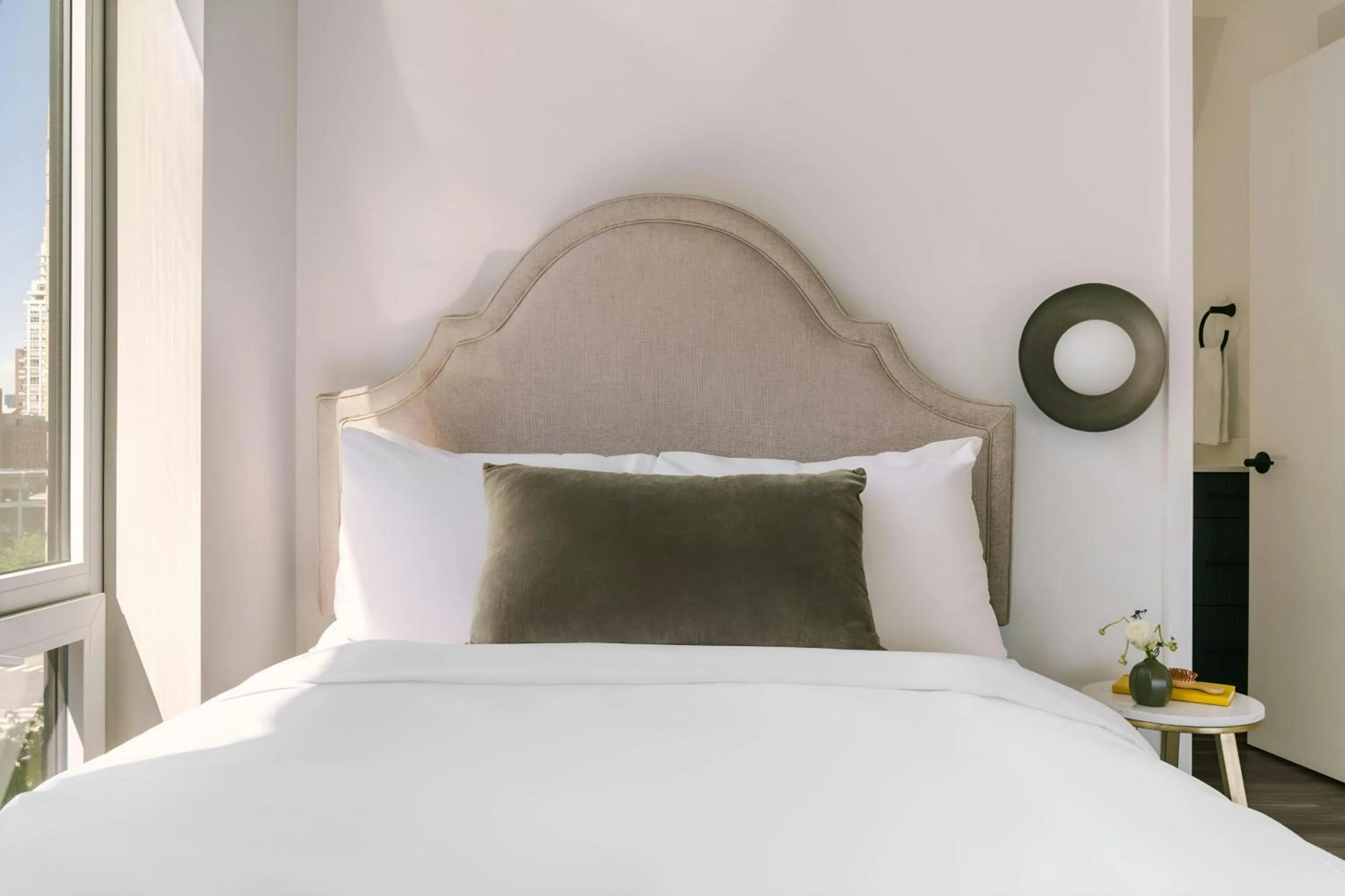 Bedroom, Bed in Sonder by Marriott Bonvoy The Opal Apartments River North