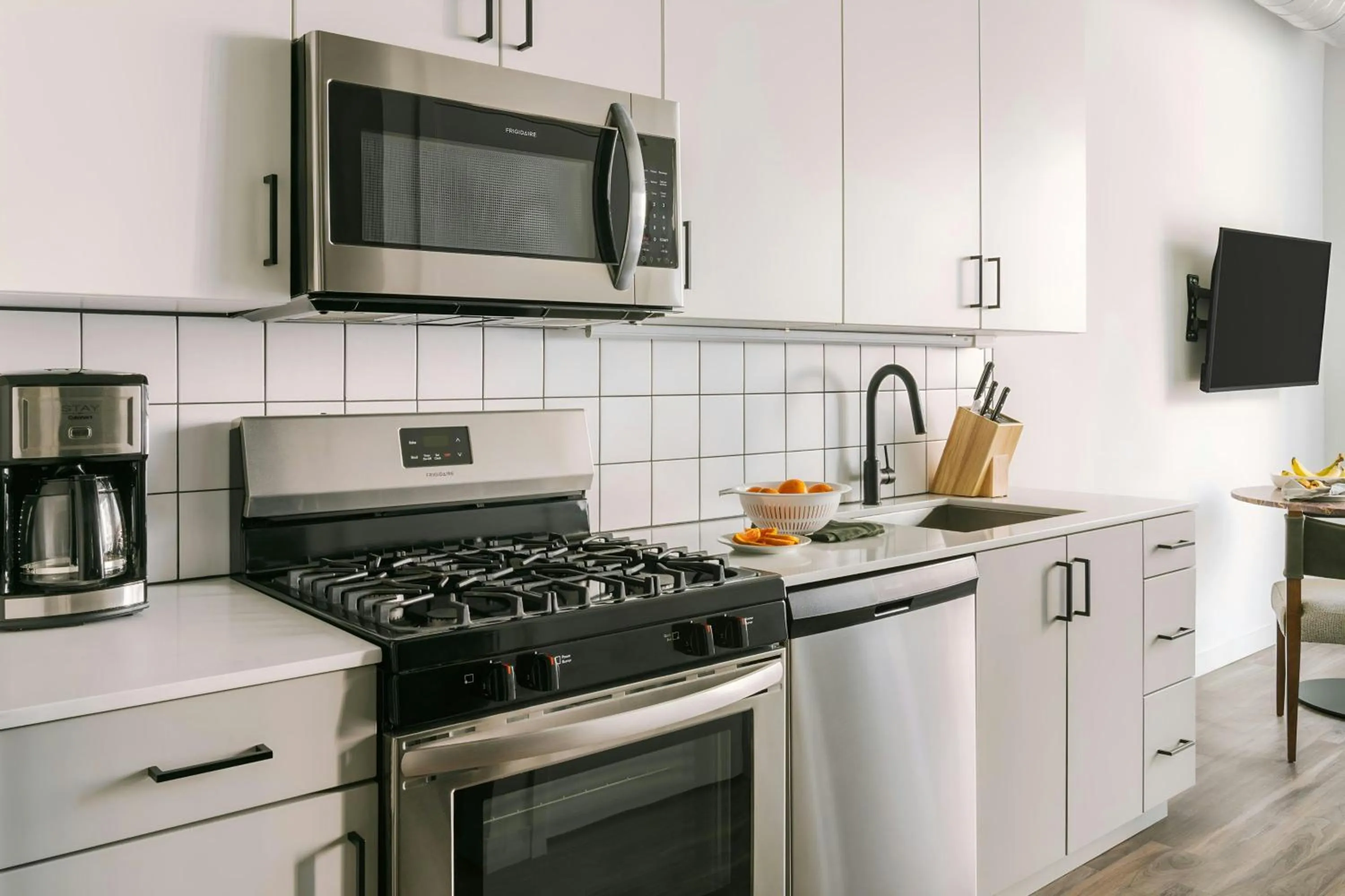 Kitchen or kitchenette in Sonder by Marriott Bonvoy The Opal Apartments River North