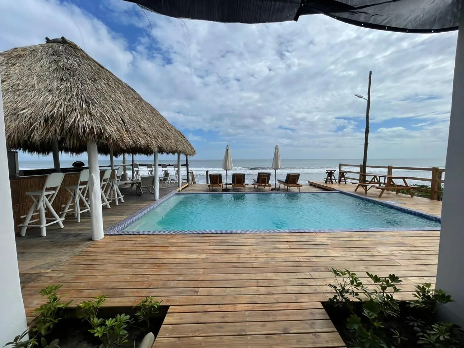 Swimming pool in Azulik Popoyo