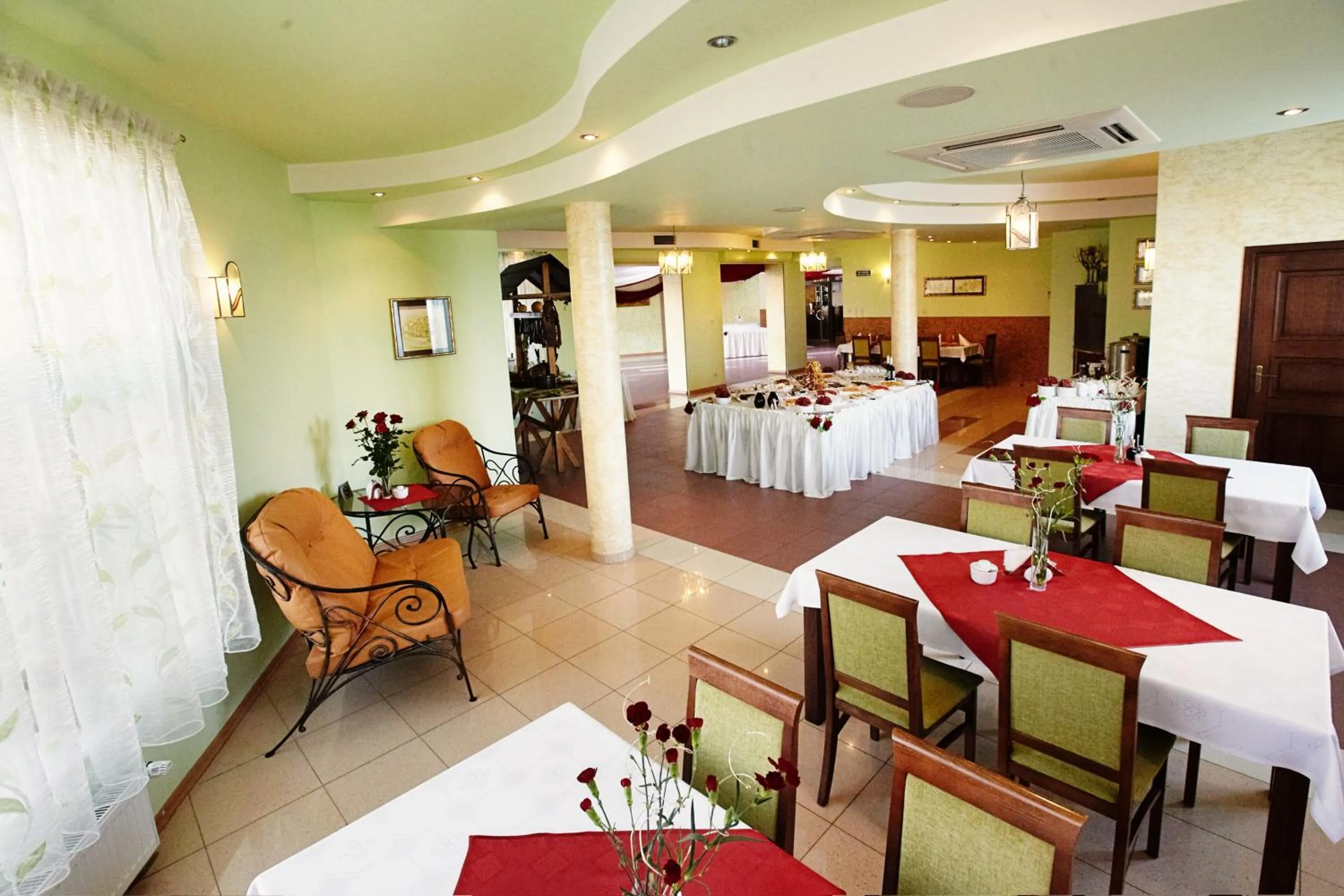 Restaurant/places to eat in Hotel Dukat