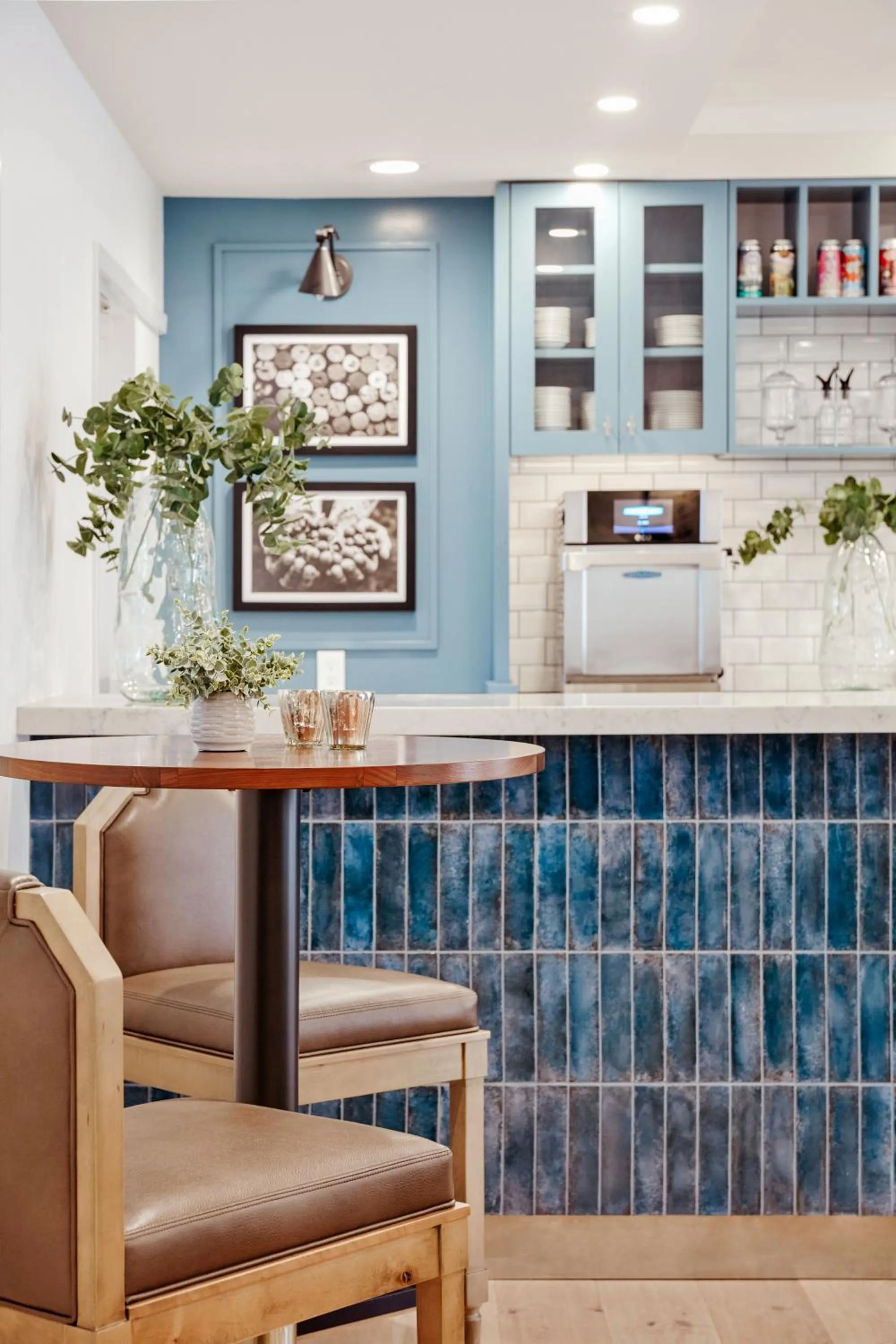Seating area in The Lodge at Healdsburg, Tapestry Collection by Hilton