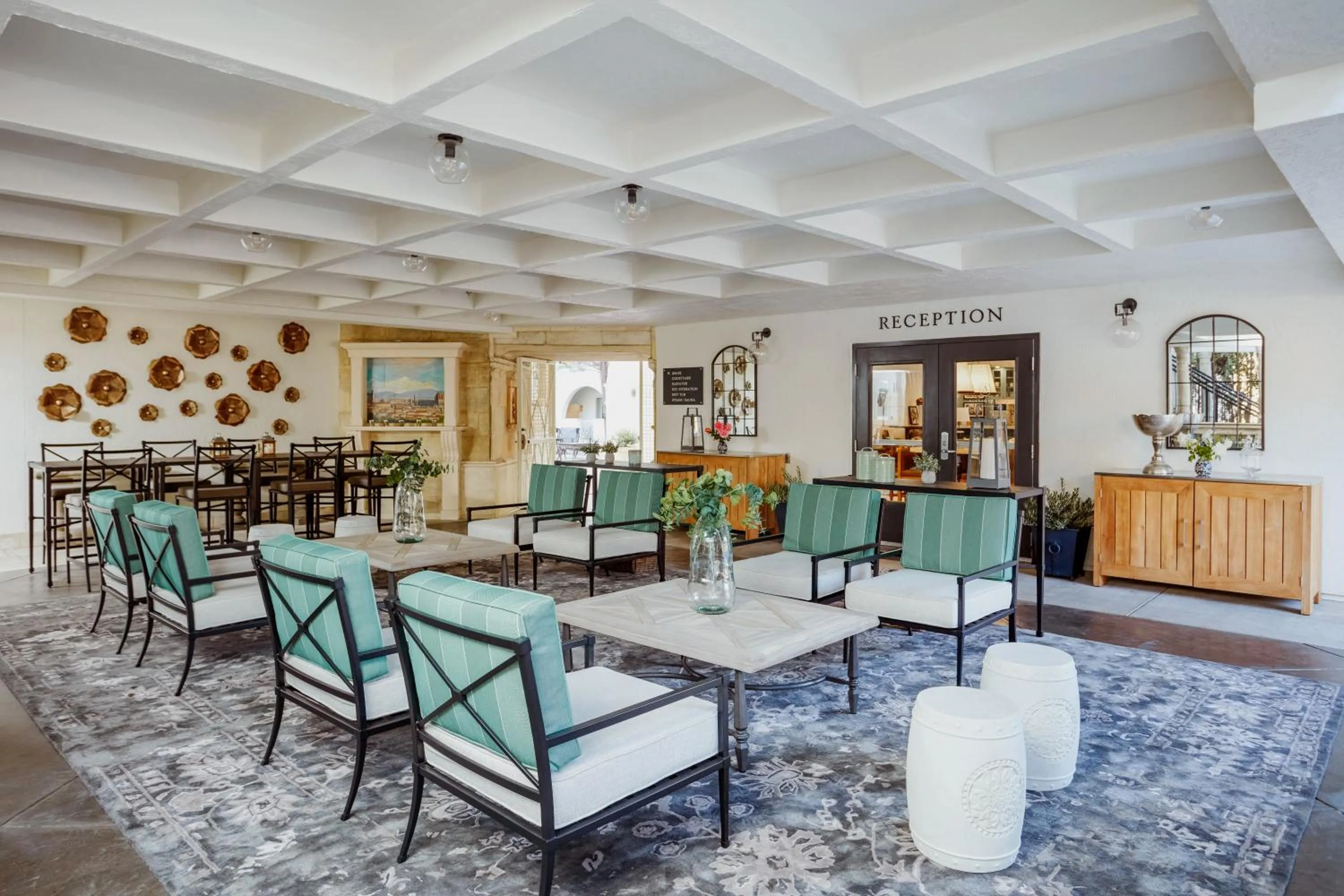 Seating area in The Lodge at Healdsburg, Tapestry Collection by Hilton