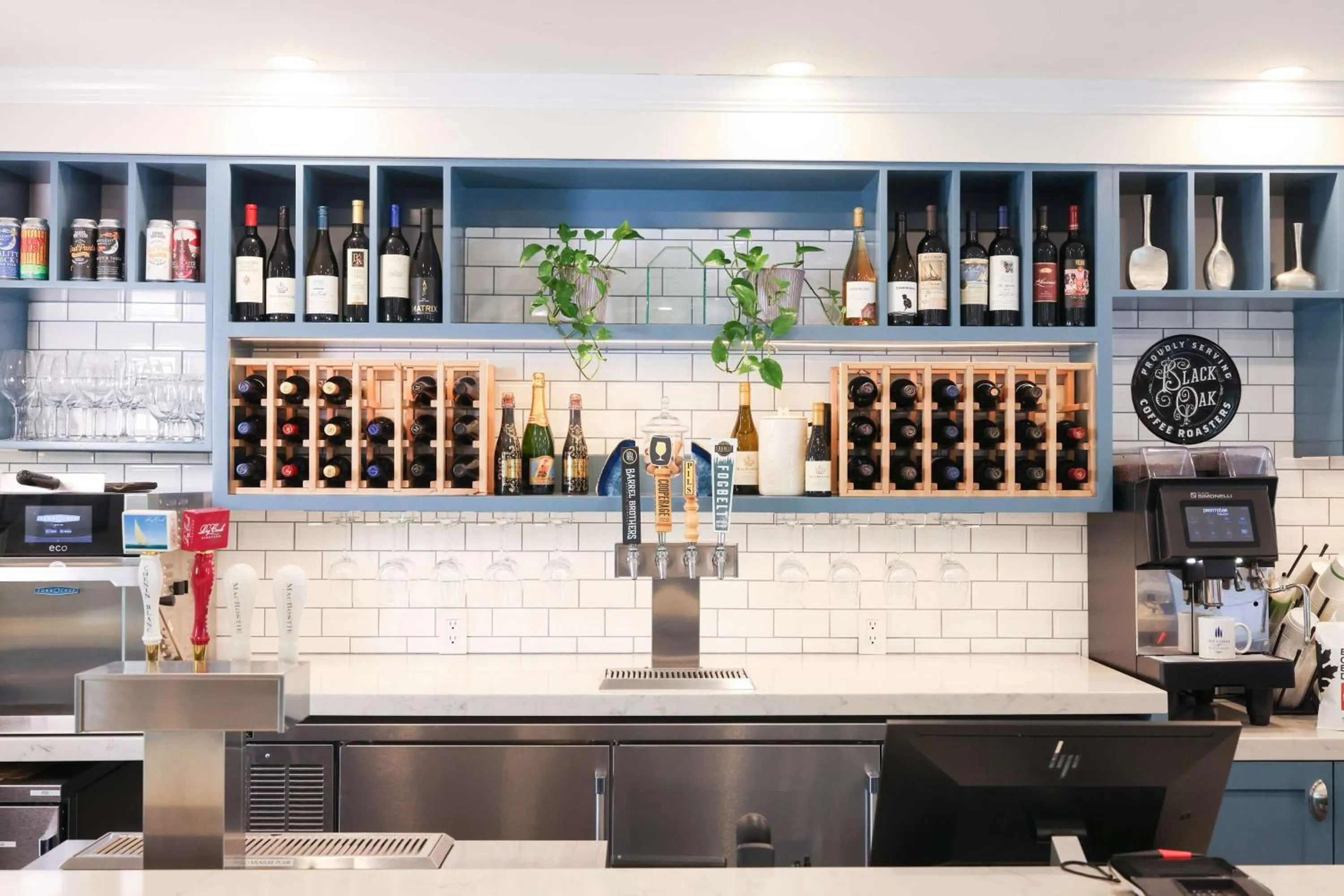 Lounge or bar in The Lodge at Healdsburg, Tapestry Collection by Hilton