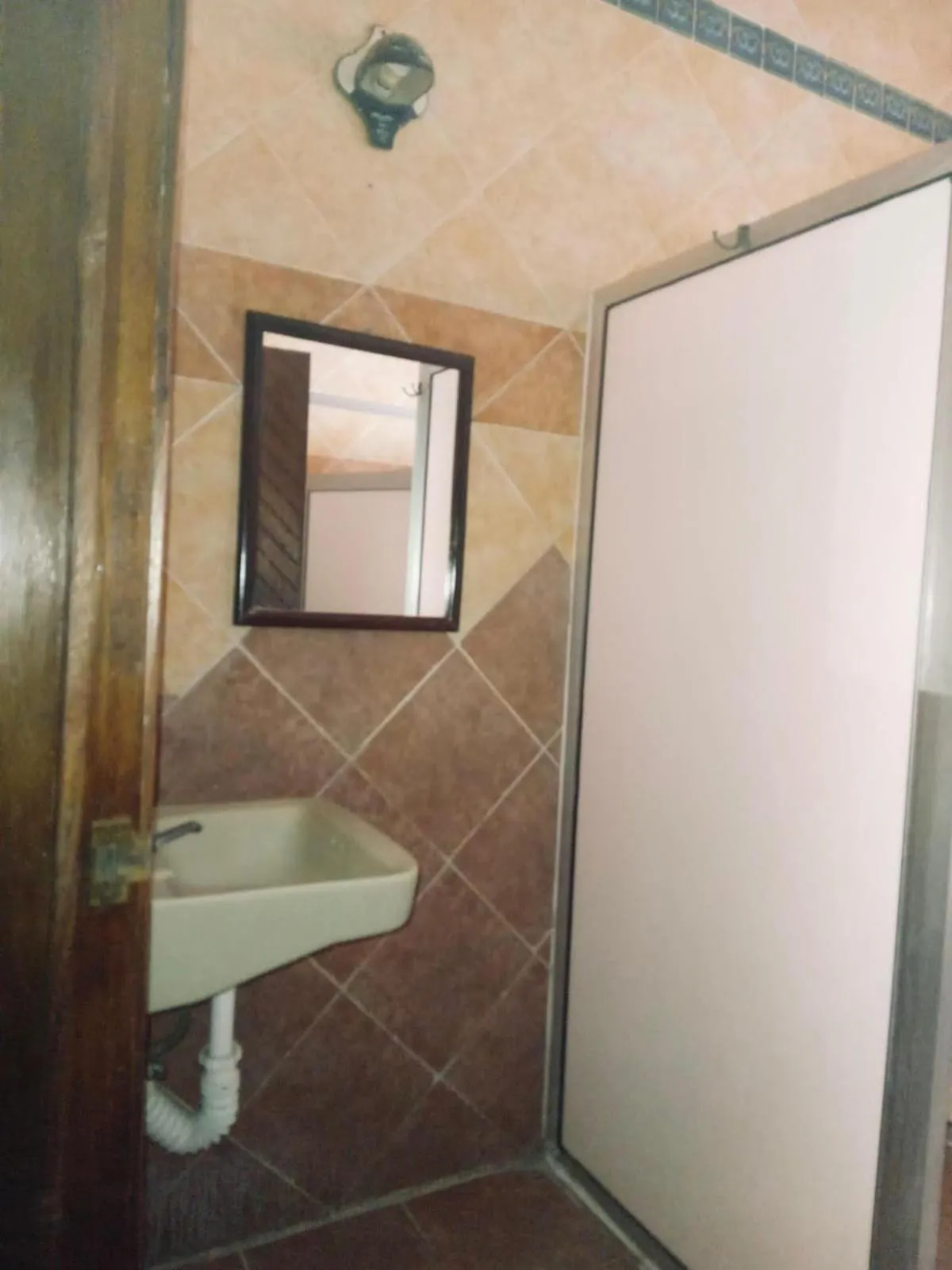 Bathroom in MayFlower Hotel & Hostal