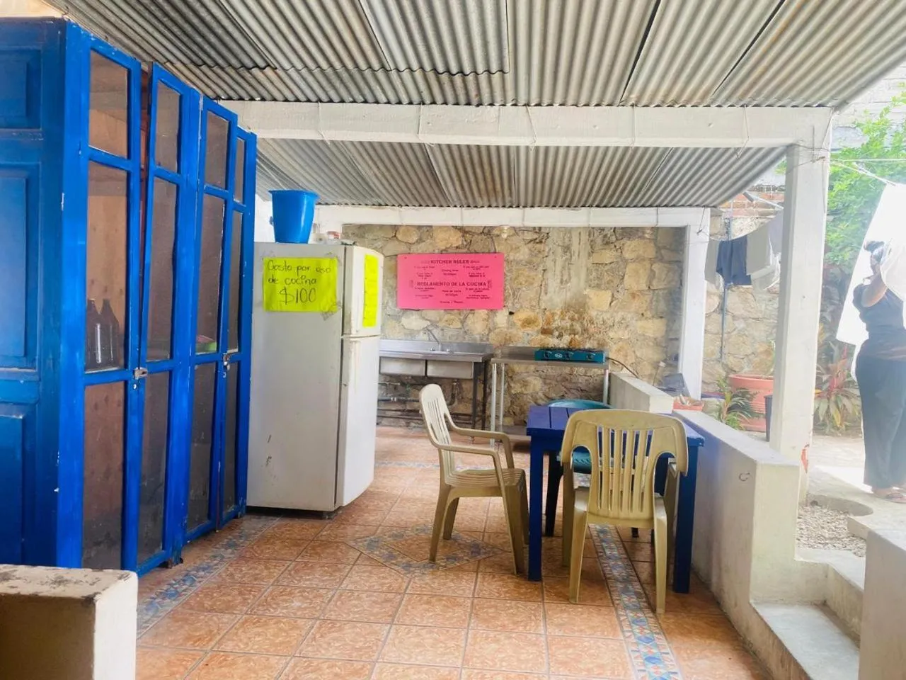 Kitchen or kitchenette in MayFlower Hotel & Hostal