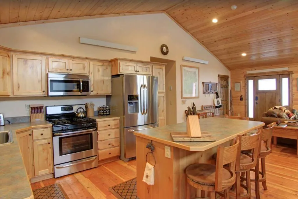 kitchen in Fox Den Lodge
