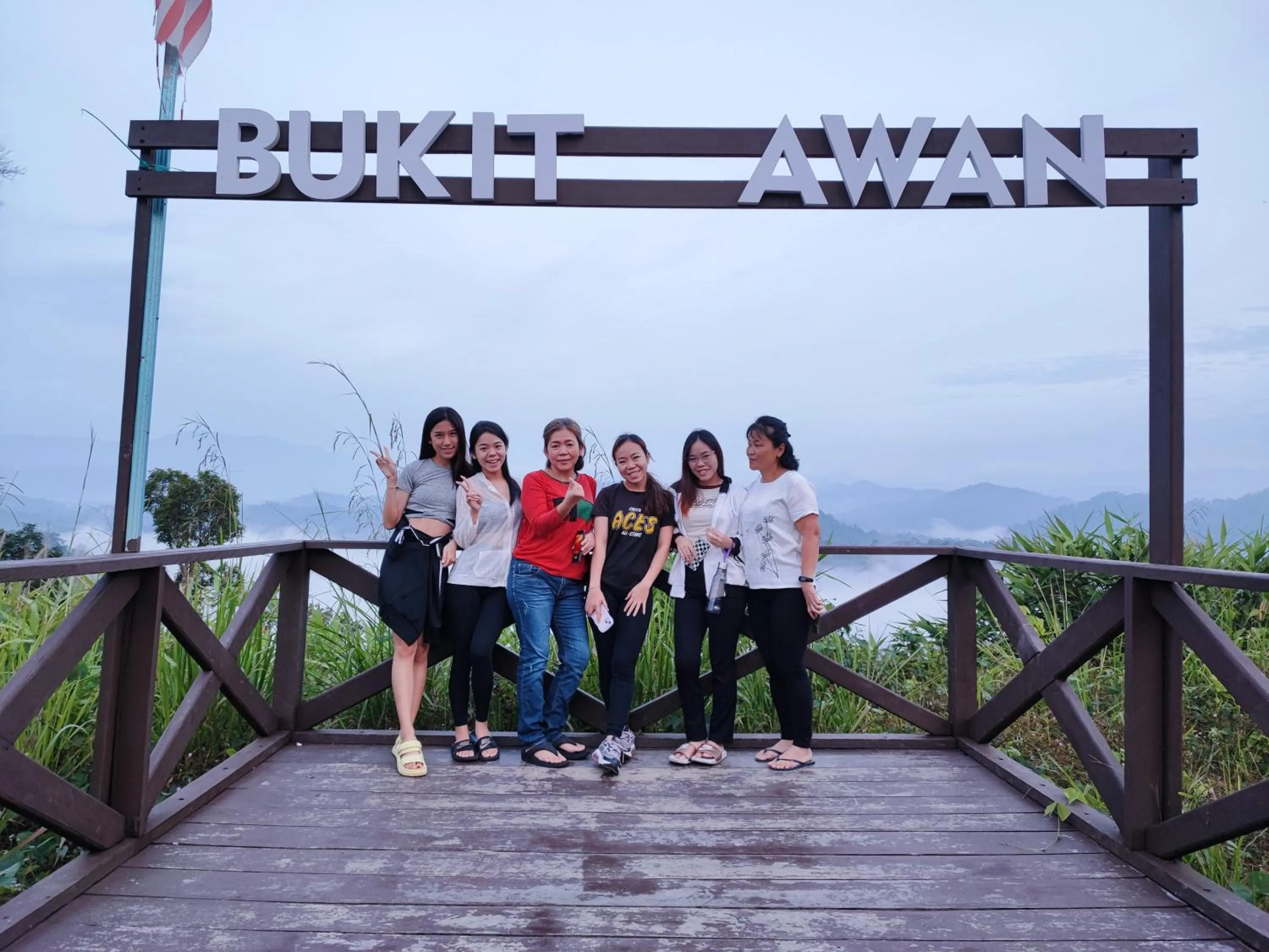 People in Tekoma Resort Taman Negara