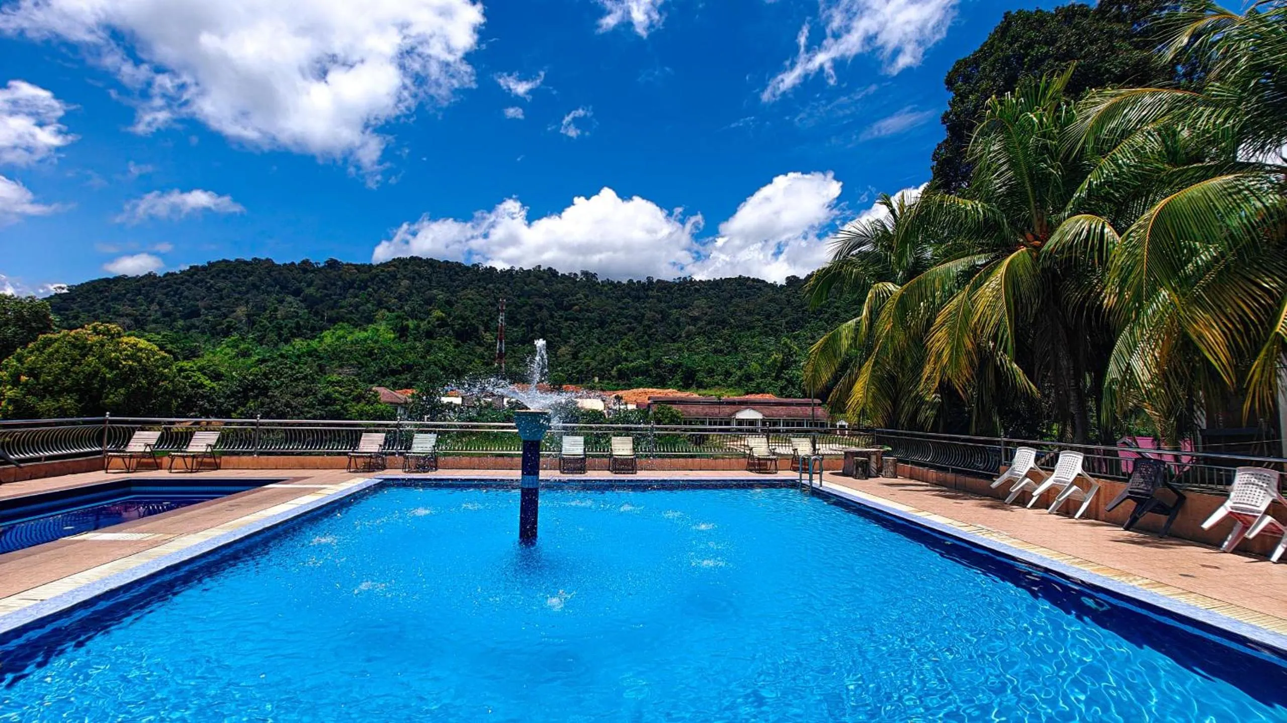 Swimming pool in Tekoma Resort Taman Negara