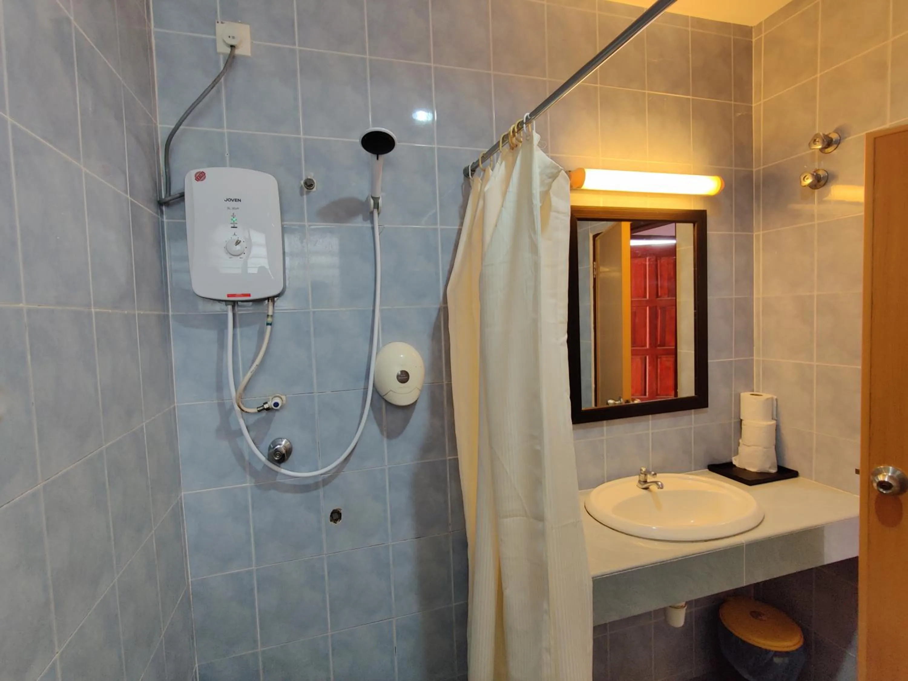 Shower in Tekoma Resort Taman Negara