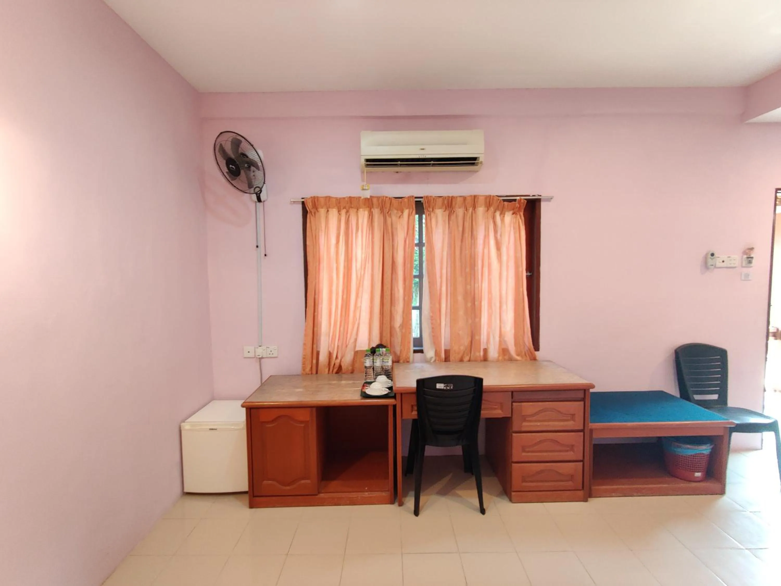 hair dresser in Tekoma Resort Taman Negara