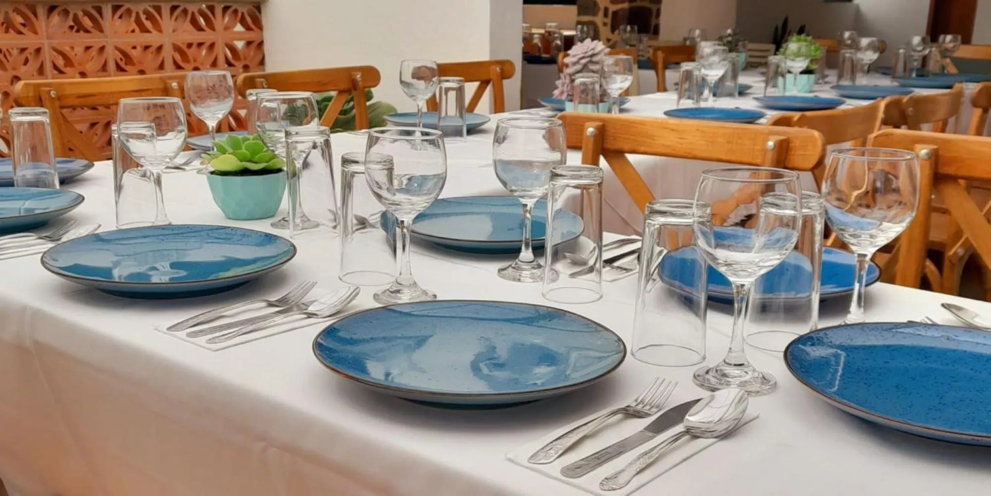 Restaurant/places to eat in Hotel La Lejona