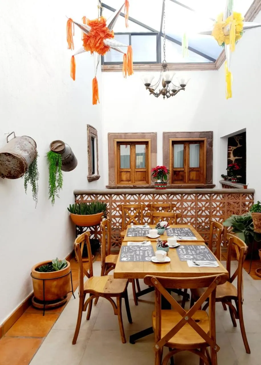 Restaurant/places to eat in Hotel La Lejona