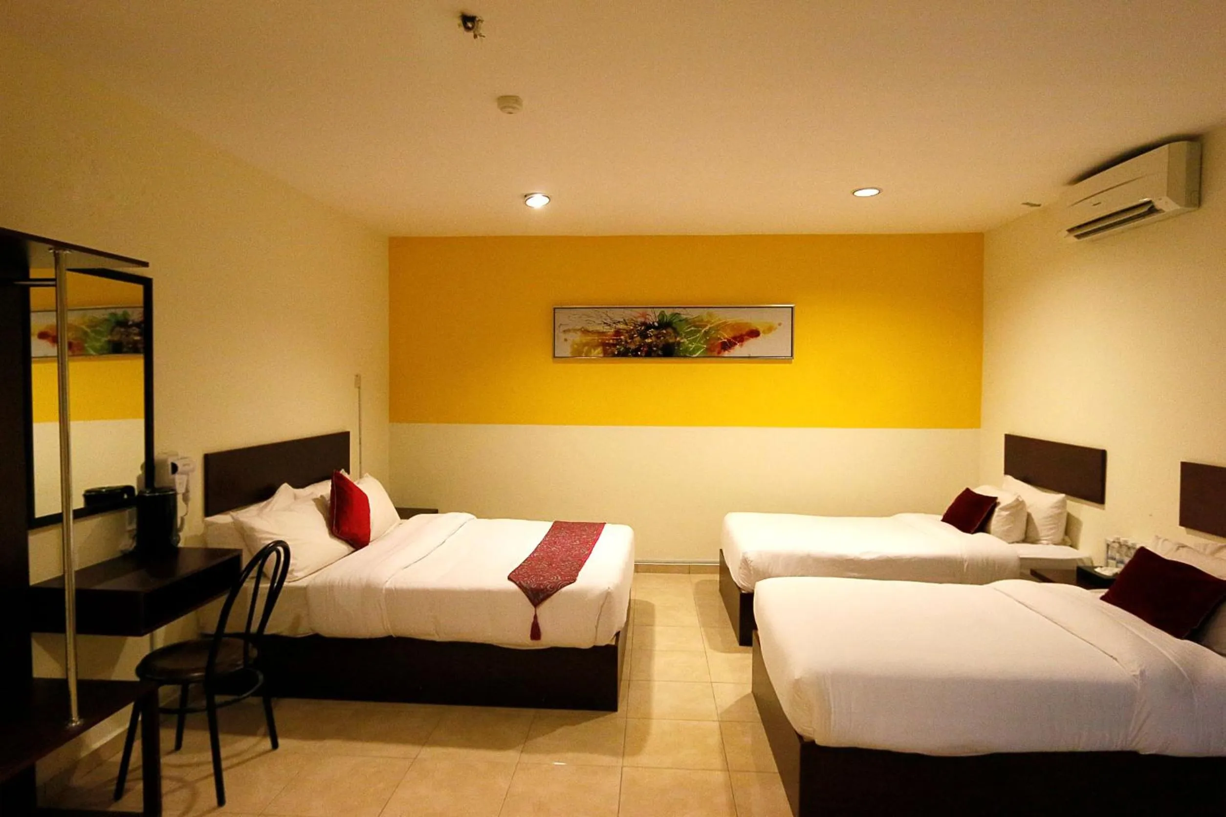 Bed in Golden Roof Hotel Falim Ipoh