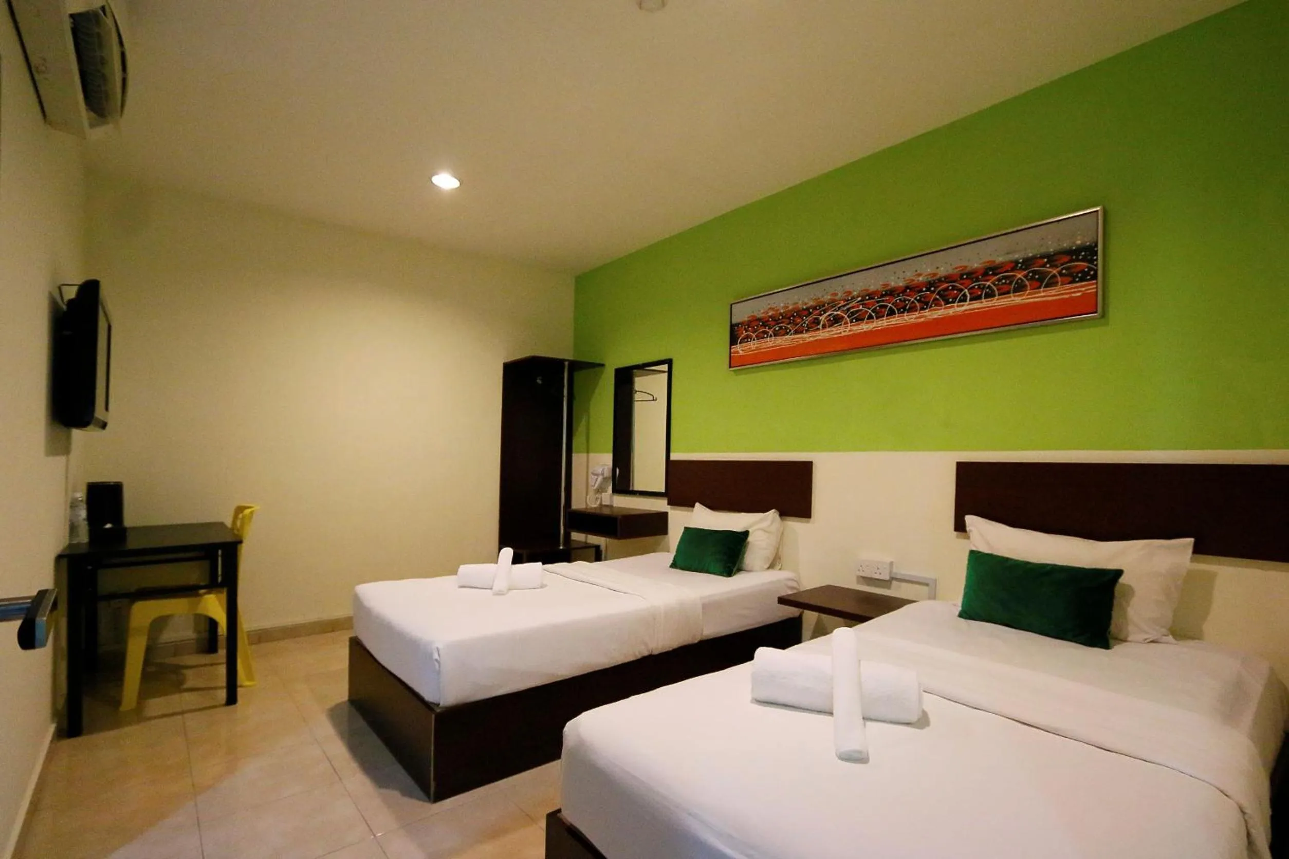 Photo of the whole room, Bed in Golden Roof Hotel Falim Ipoh
