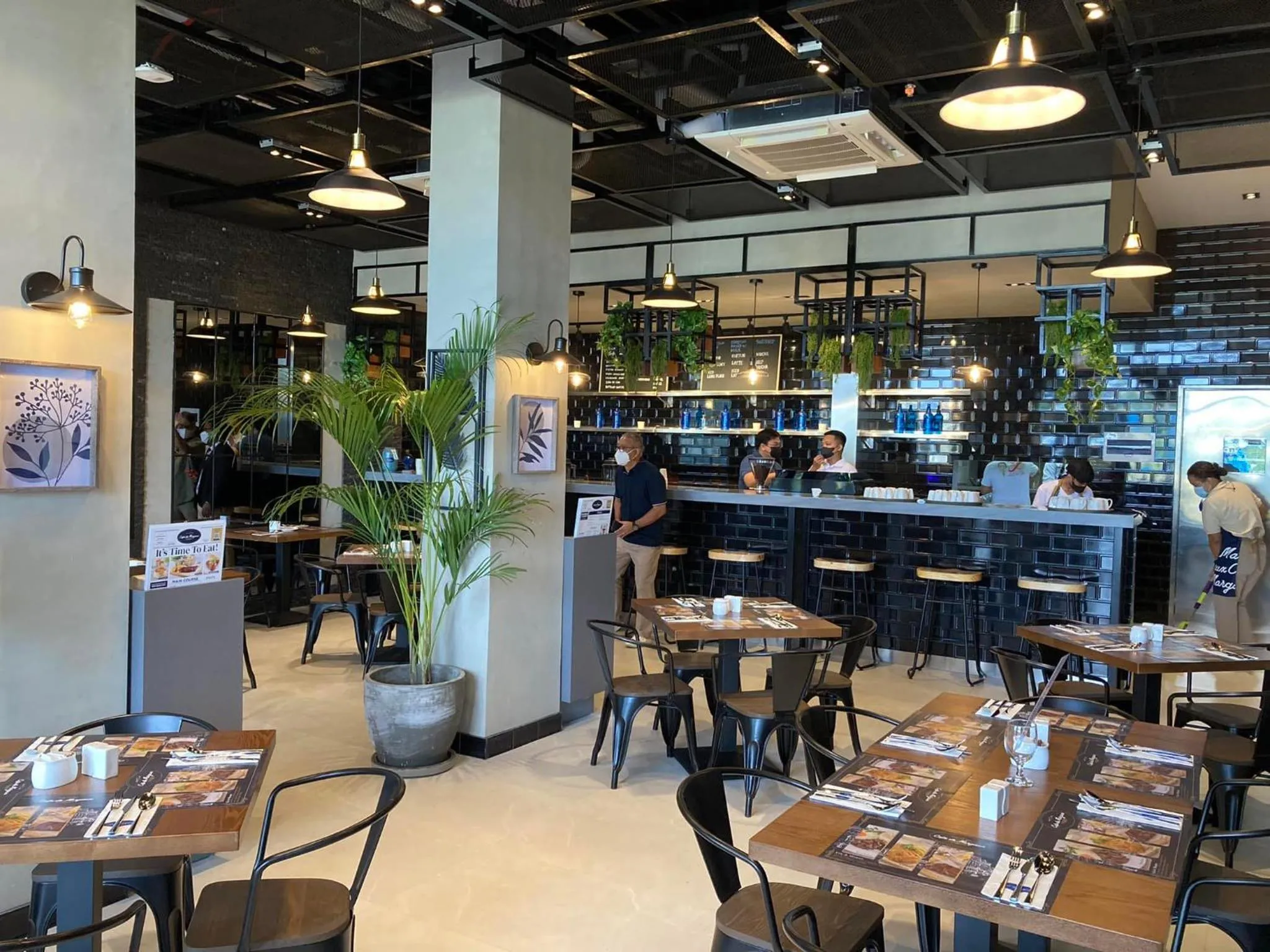 Restaurant/places to eat in Acro Residences