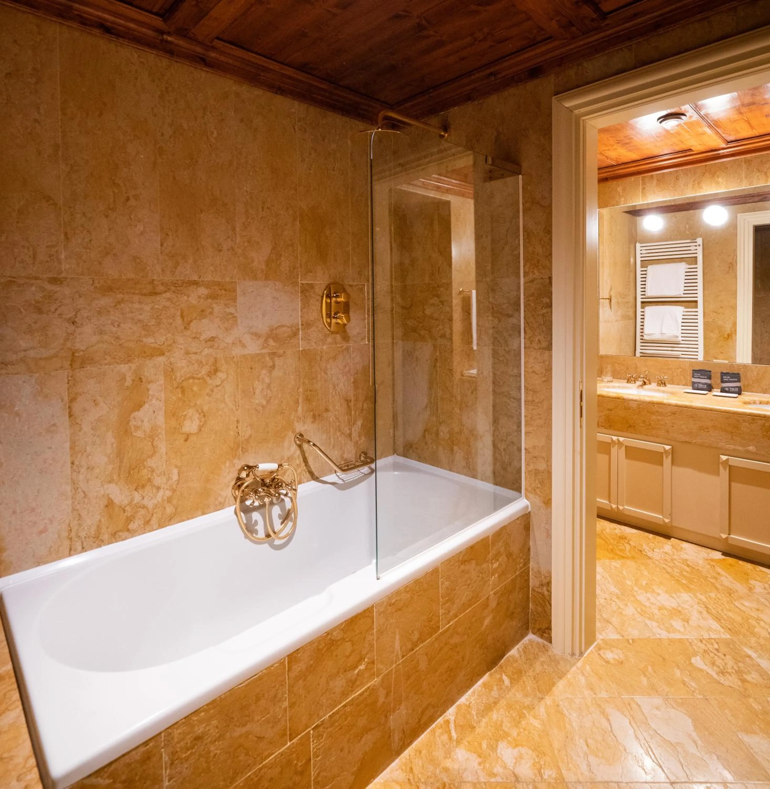 Bathroom in QC Grand Hotel Villa Arzaga Garda Spa & Golf