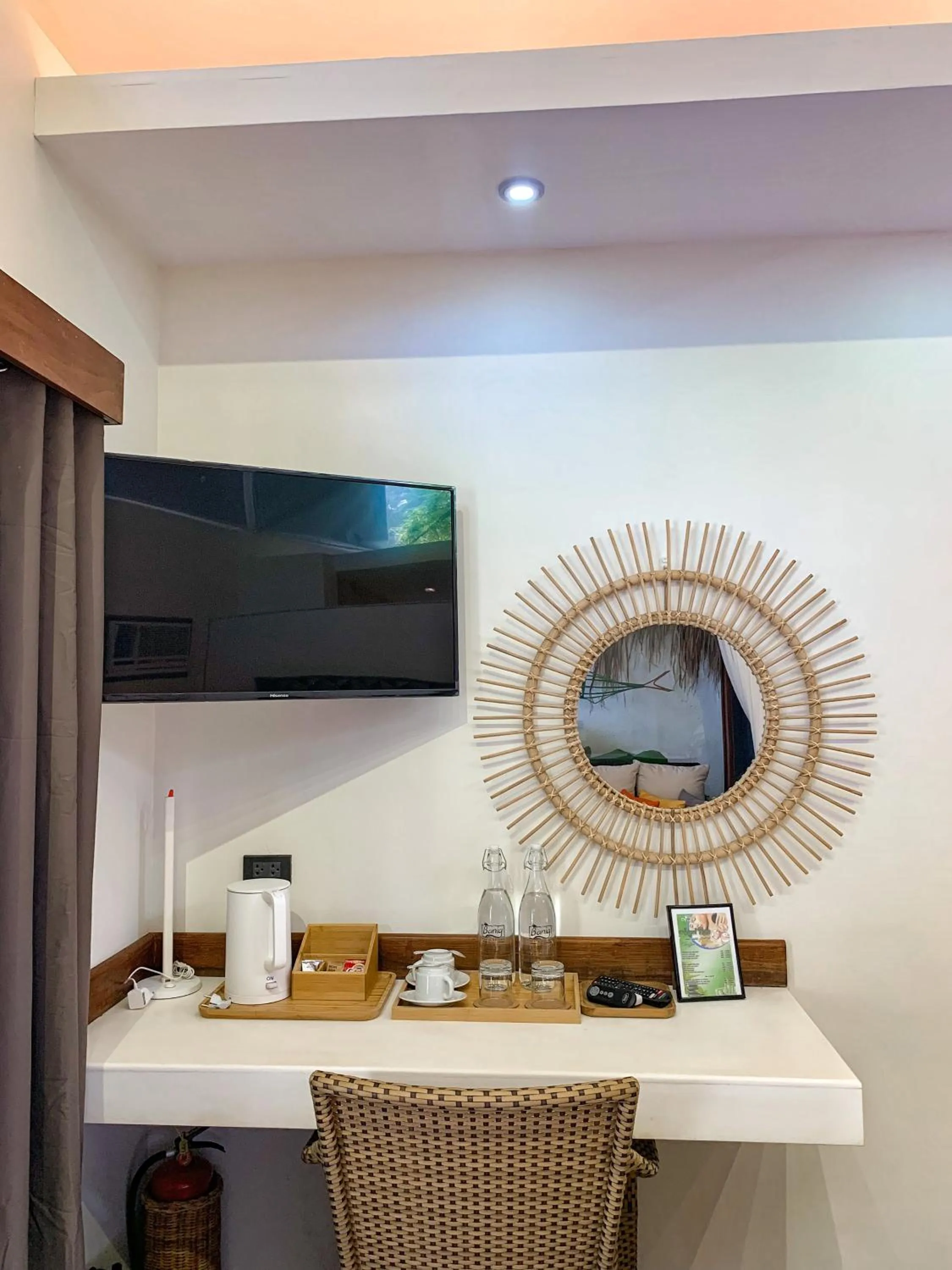 TV and multimedia in Banig Beach Resort El Nido