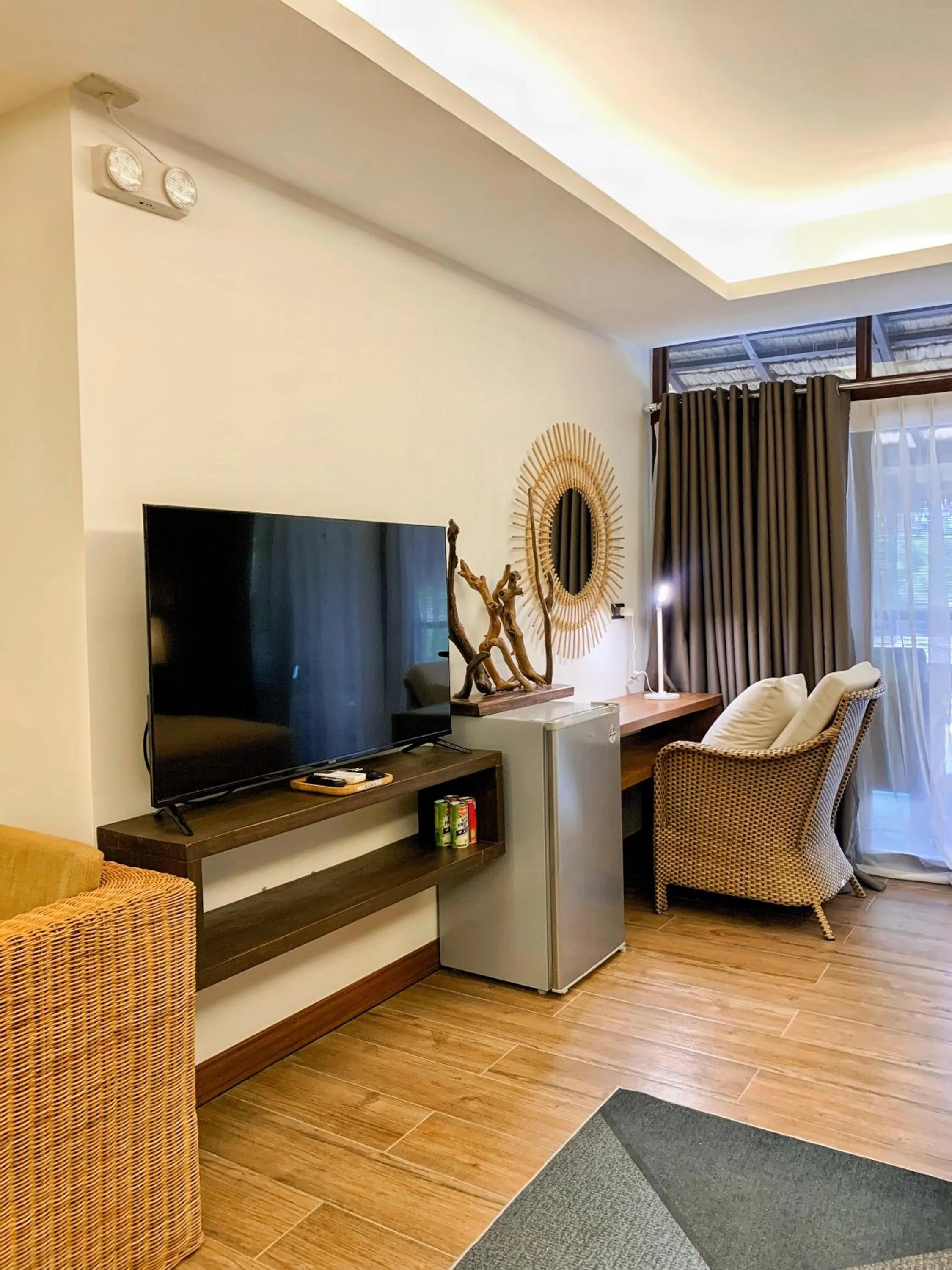 Communal lounge/ TV room, Bed in Banig Beach Resort El Nido